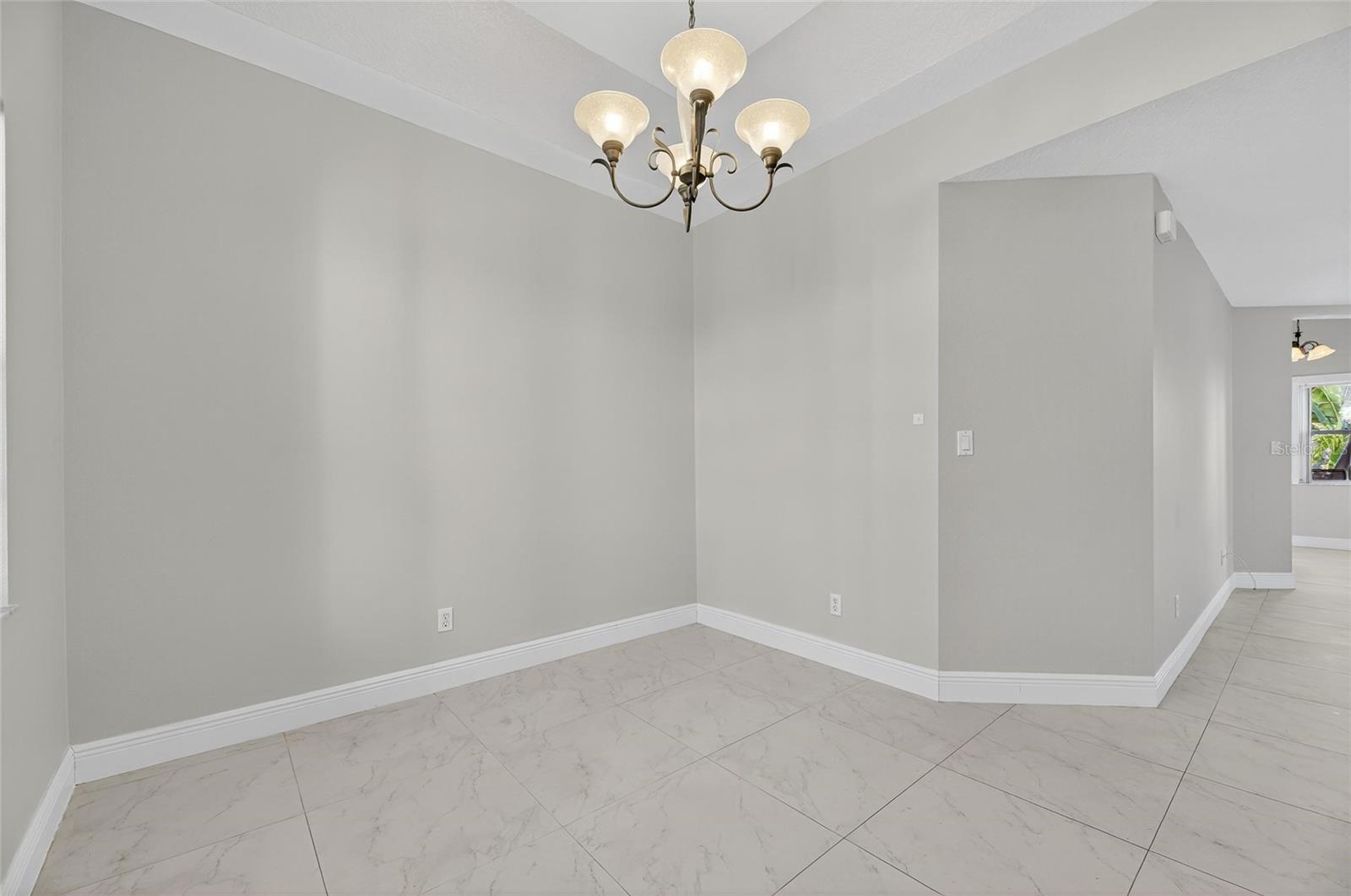 Image 28 of 80 For 172 Lake Shore Drive W