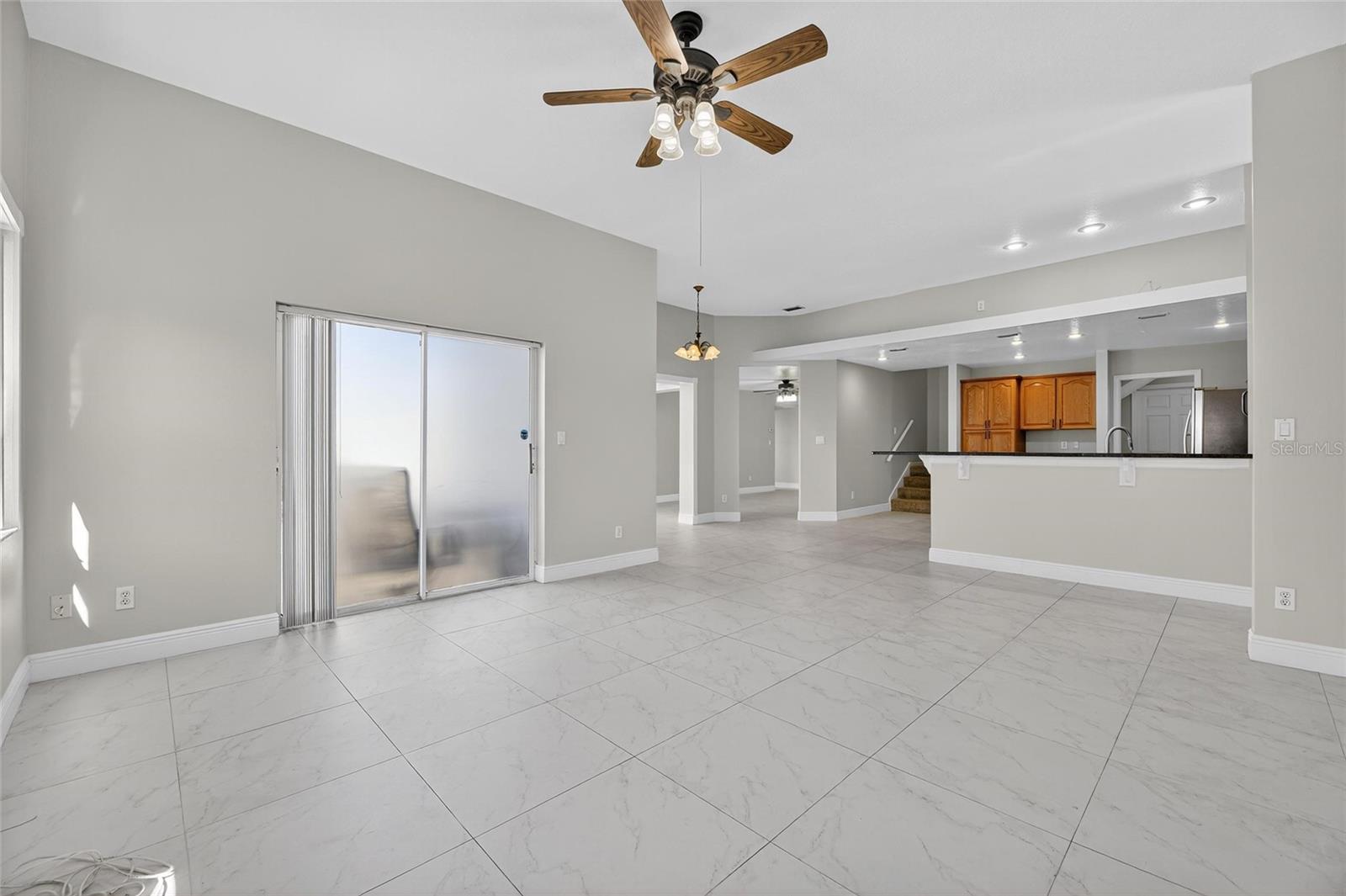 Image 38 of 80 For 172 Lake Shore Drive W