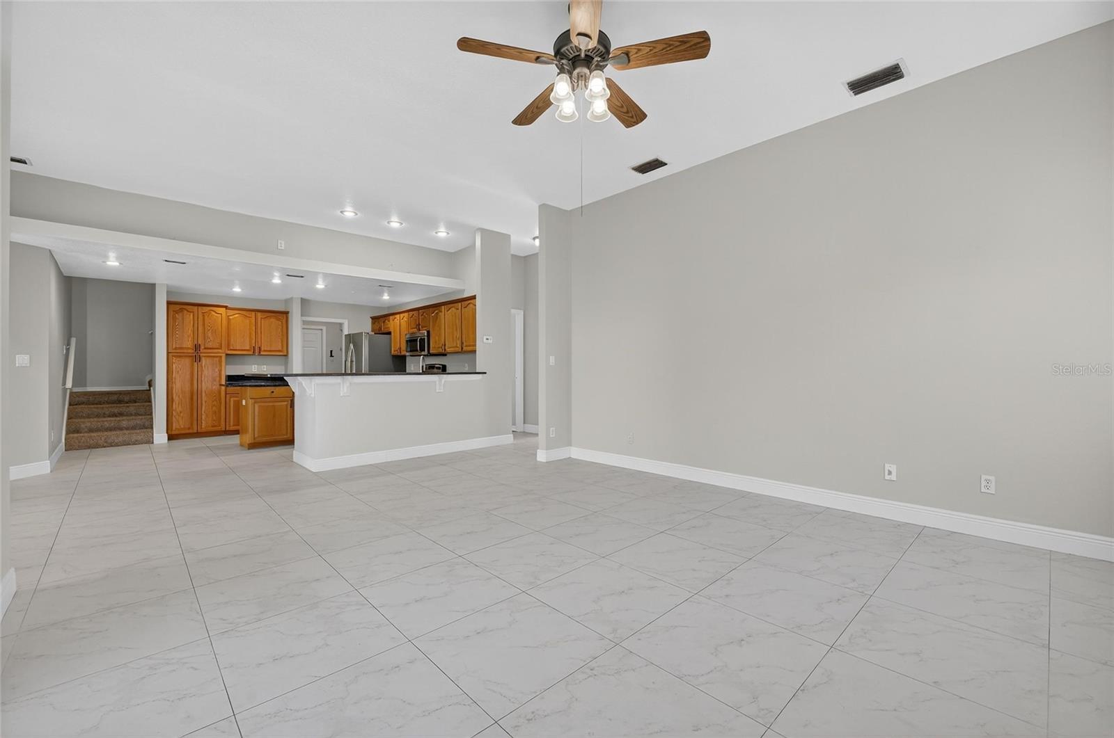 Image 40 of 80 For 172 Lake Shore Drive W