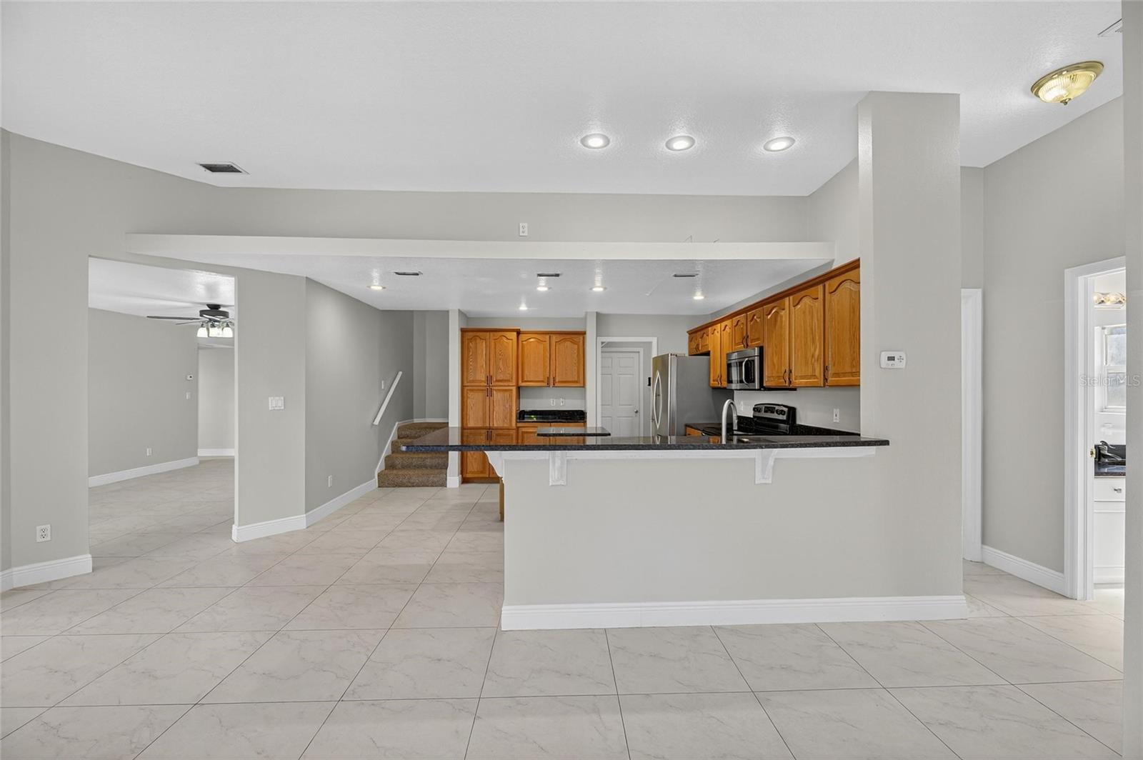 Image 41 of 80 For 172 Lake Shore Drive W