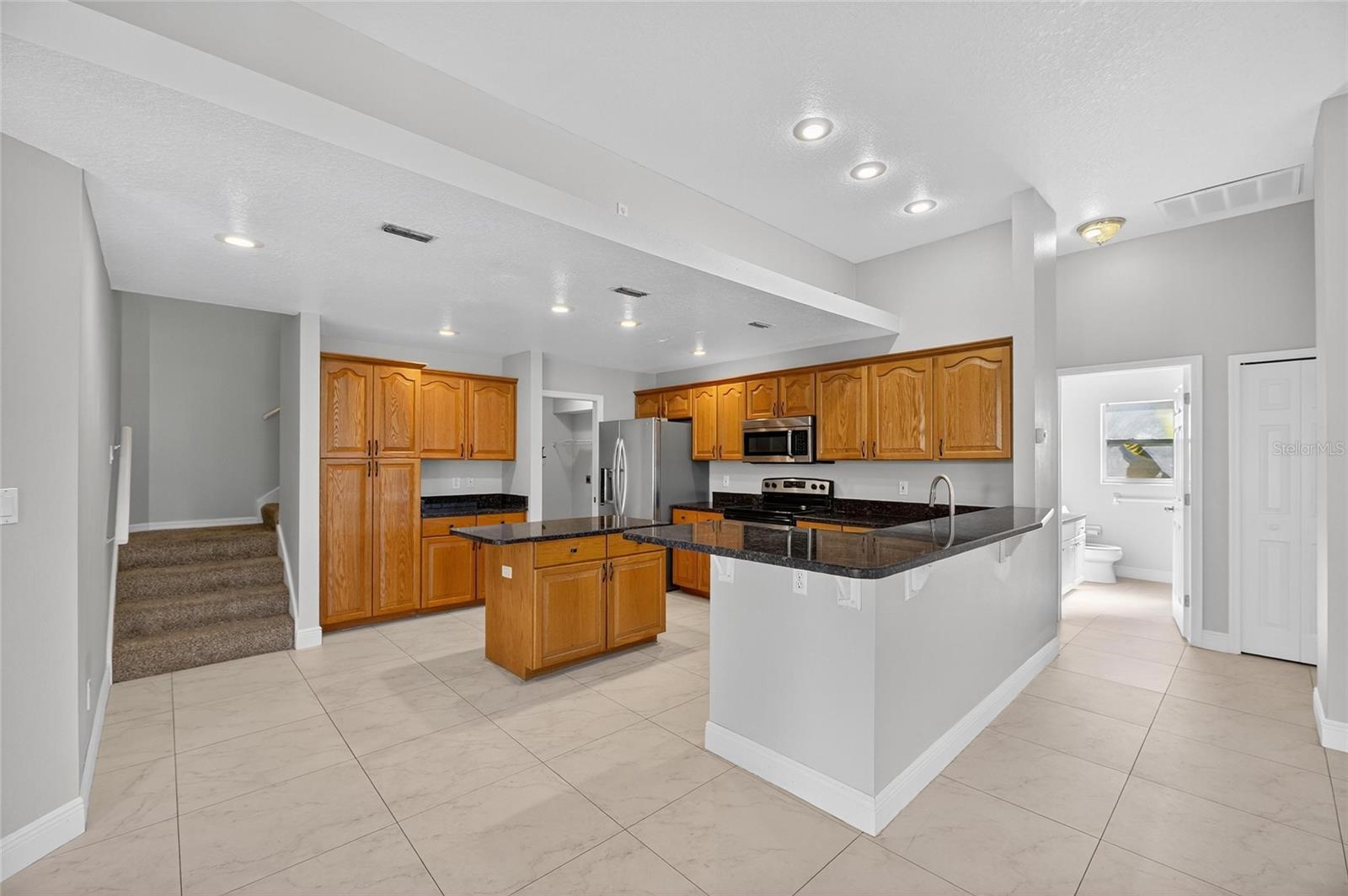 Image 42 of 80 For 172 Lake Shore Drive W