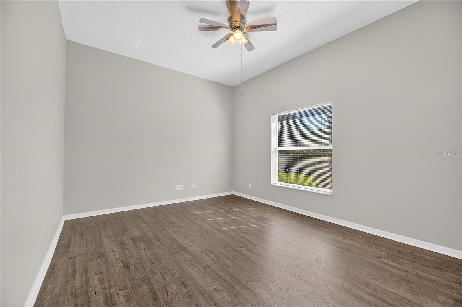 Image 56 of 80 For 172 Lake Shore Drive W