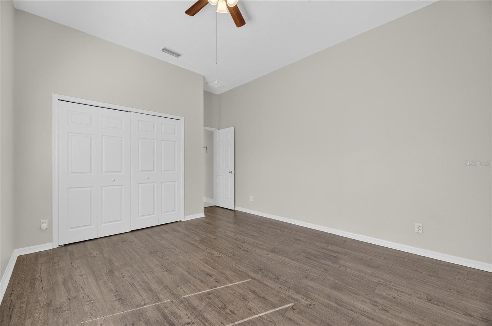 Image 58 of 80 For 172 Lake Shore Drive W