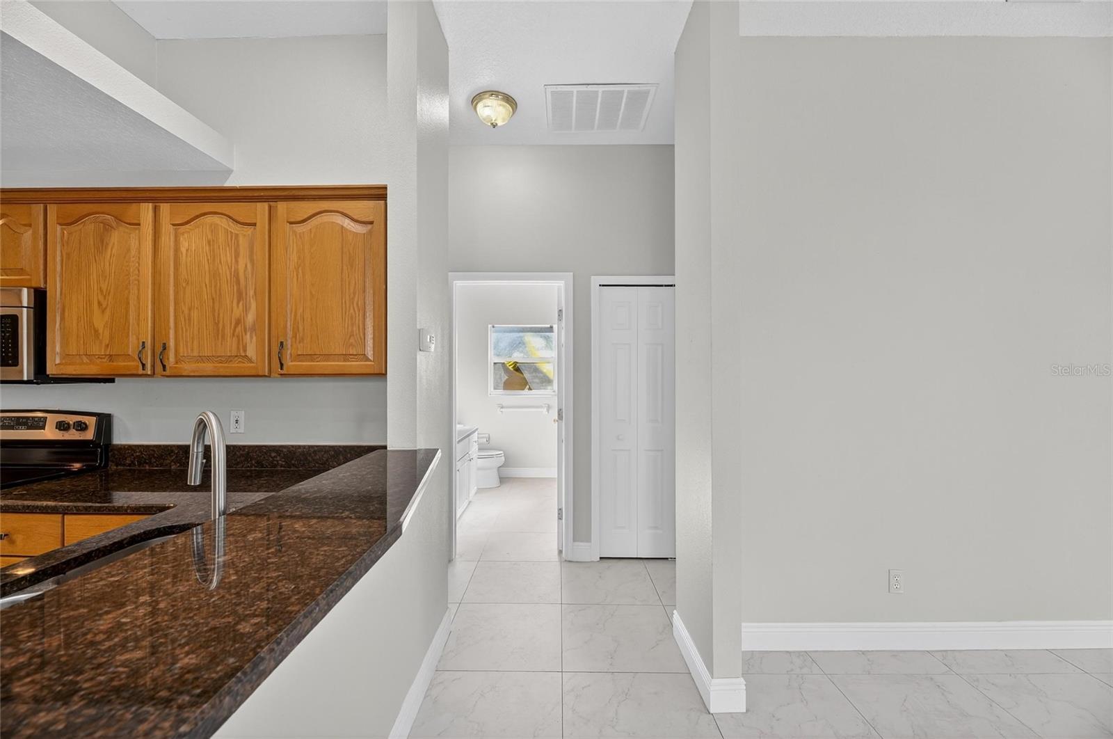 Image 60 of 80 For 172 Lake Shore Drive W