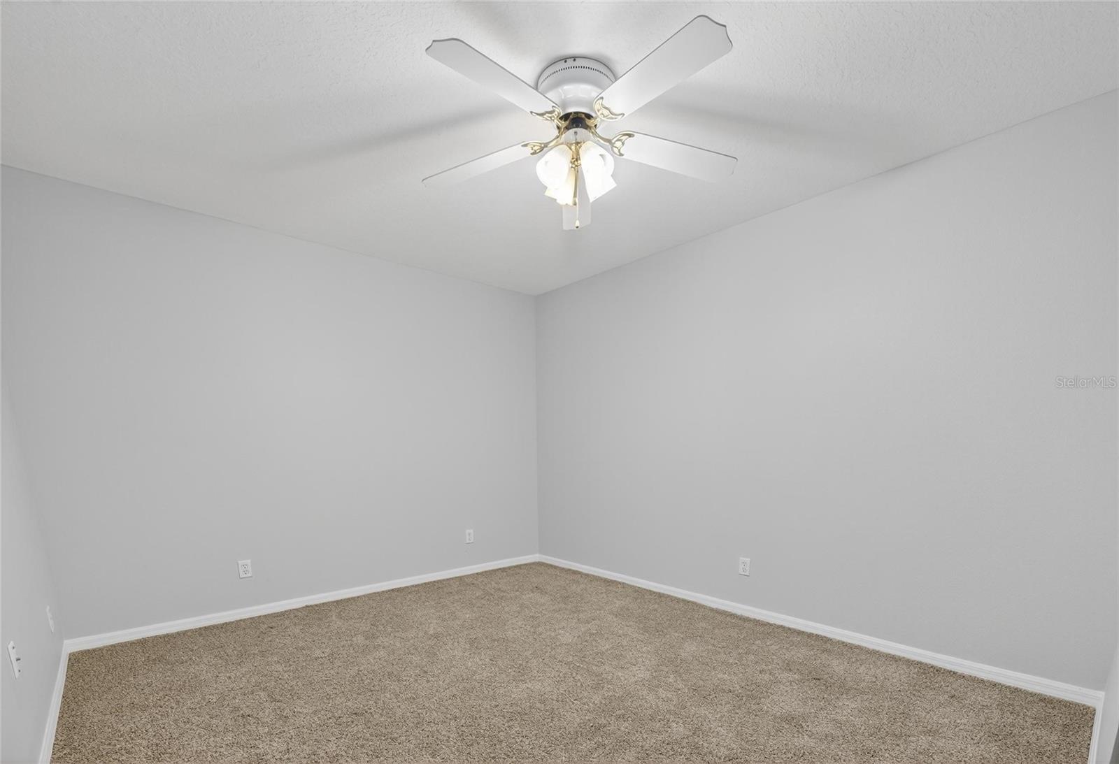 Image 65 of 80 For 172 Lake Shore Drive W