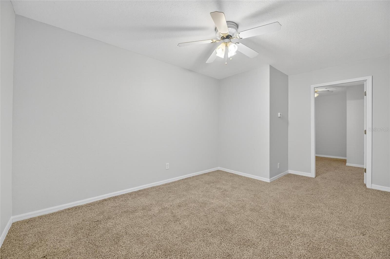 Image 66 of 80 For 172 Lake Shore Drive W