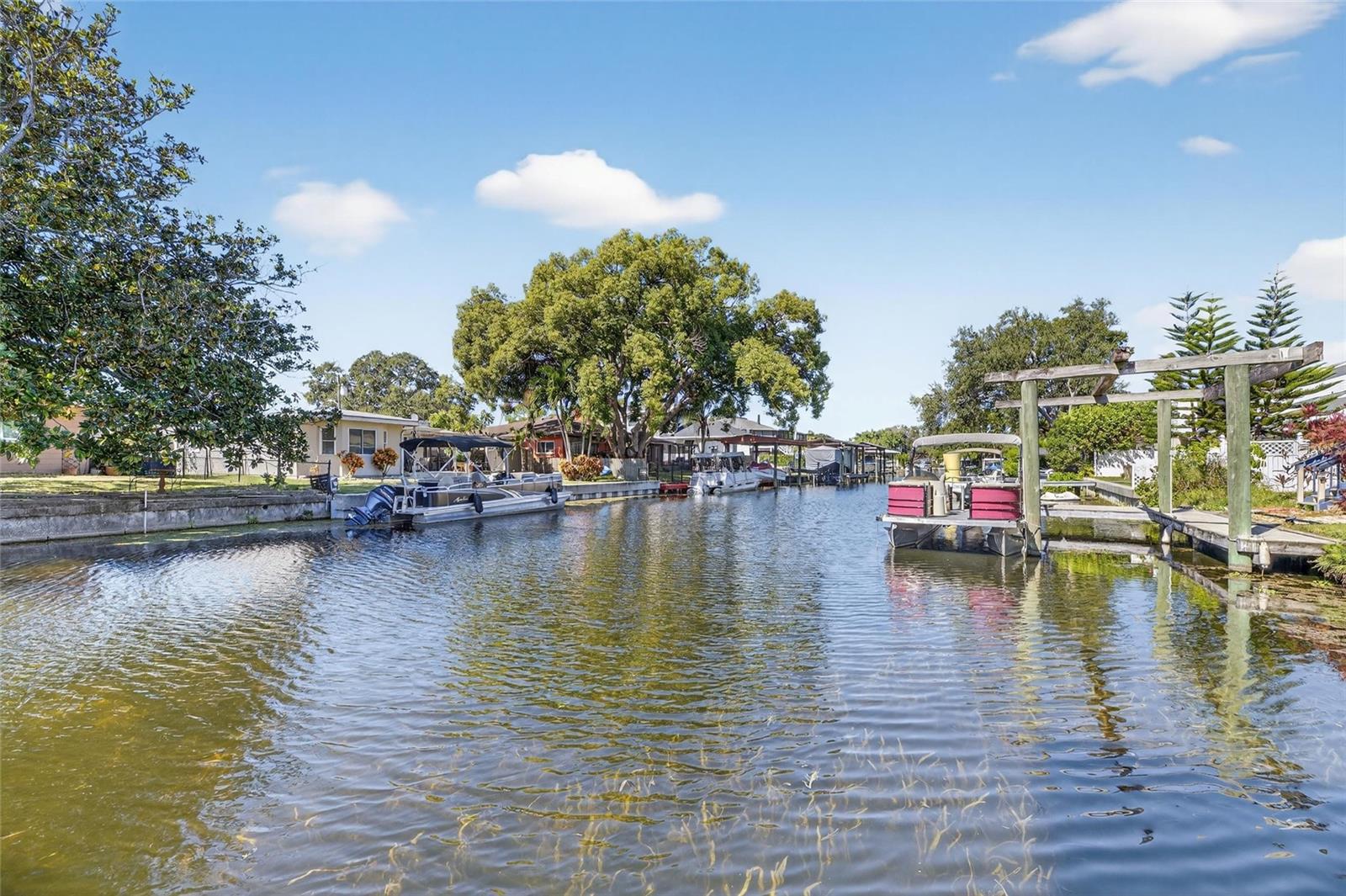 Image 76 of 80 For 172 Lake Shore Drive W