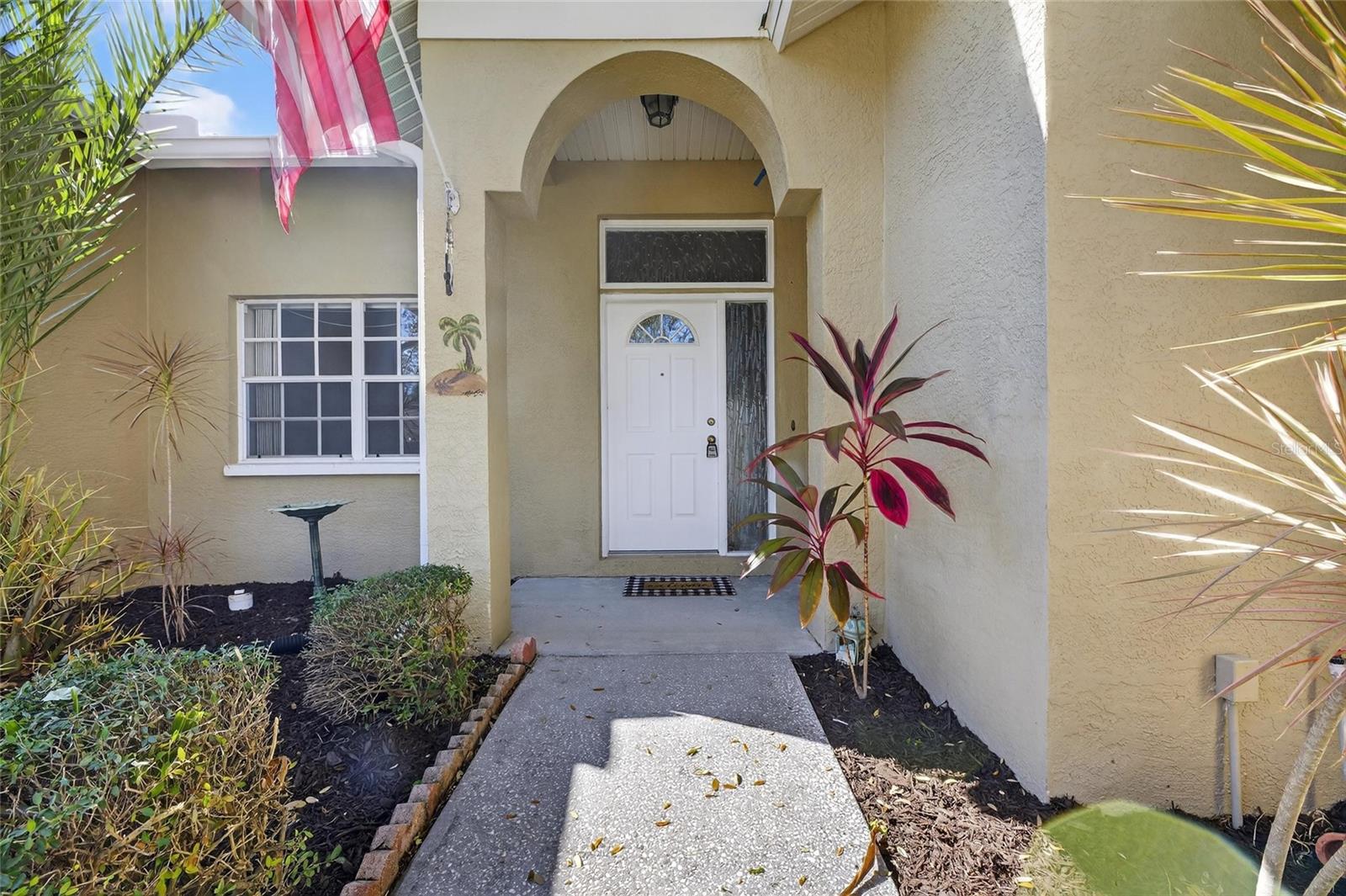 Image 8 of 80 For 172 Lake Shore Drive W