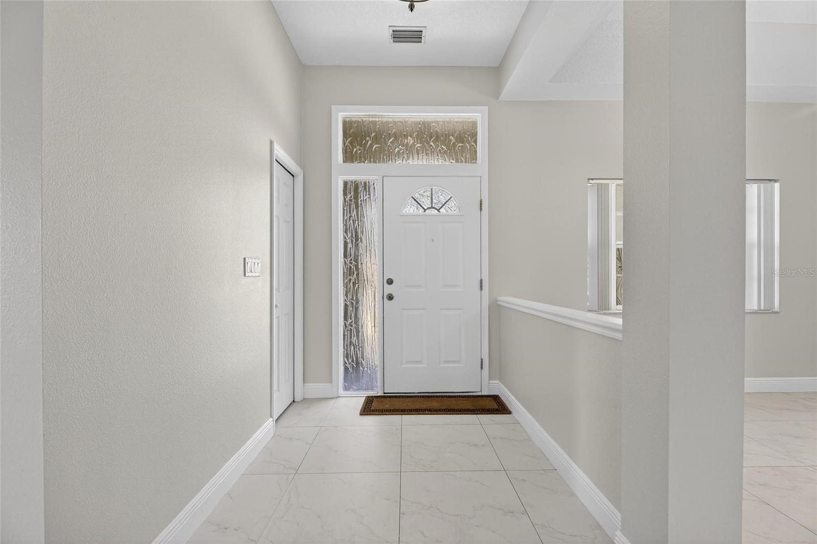 Image 9 of 80 For 172 Lake Shore Drive W