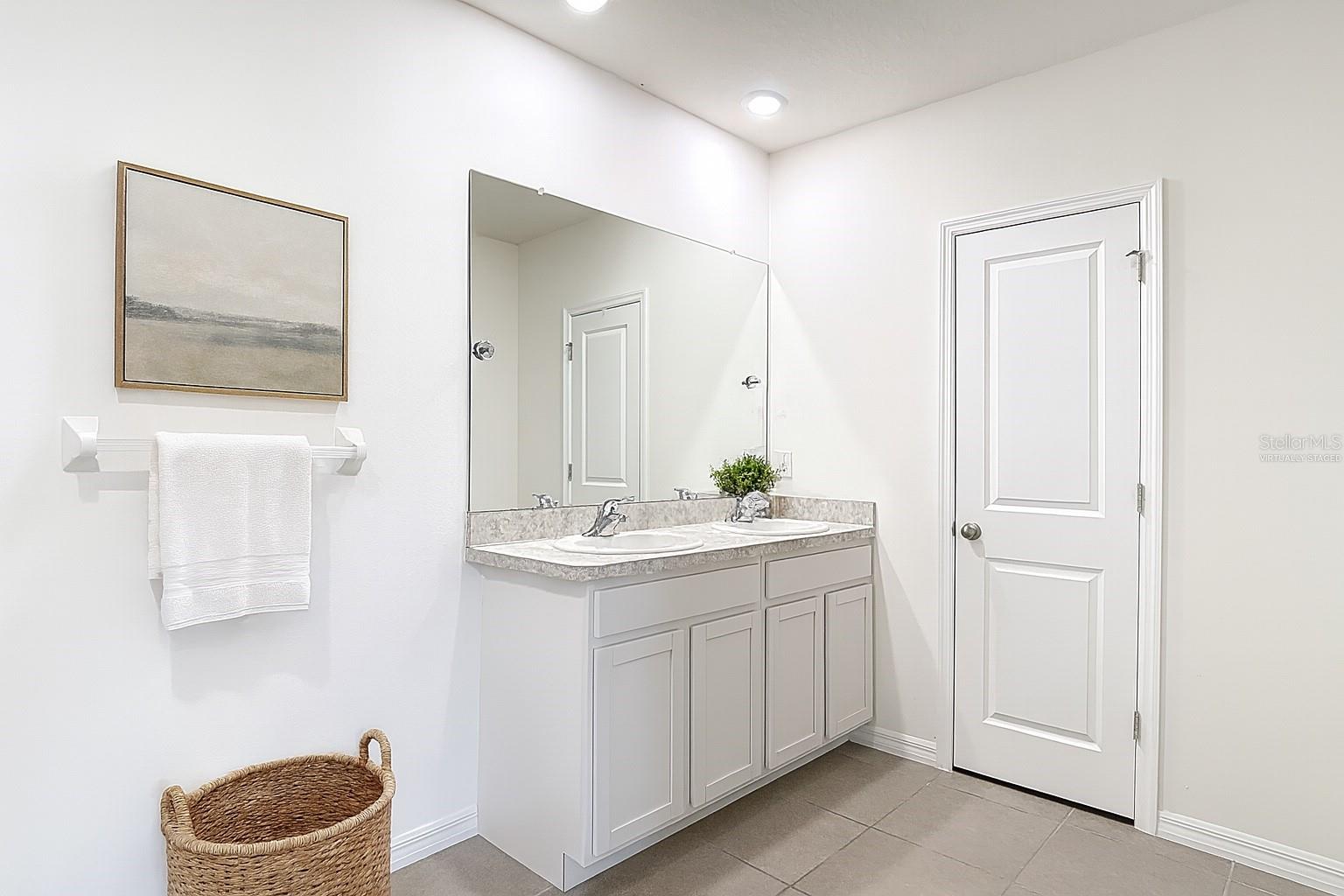 Image 28 of 65 For 10982 Penny Gale Loop