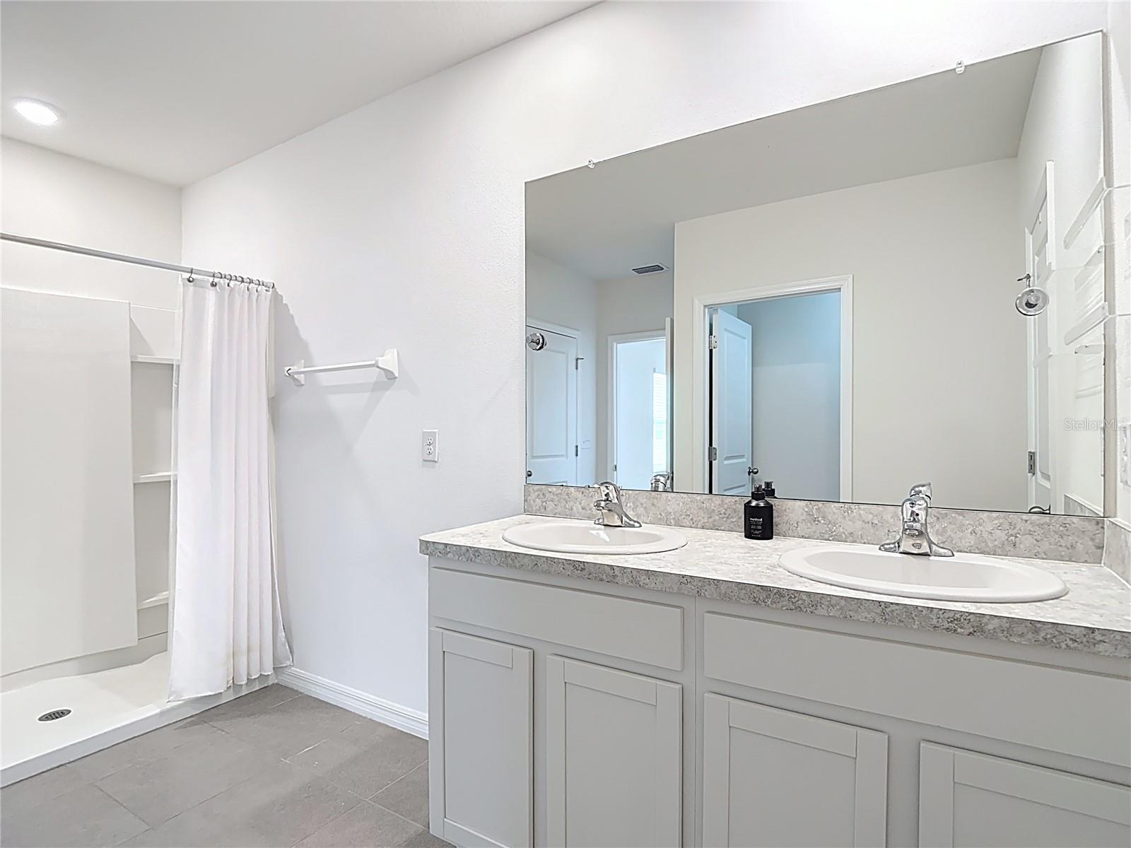 Image 29 of 65 For 10982 Penny Gale Loop