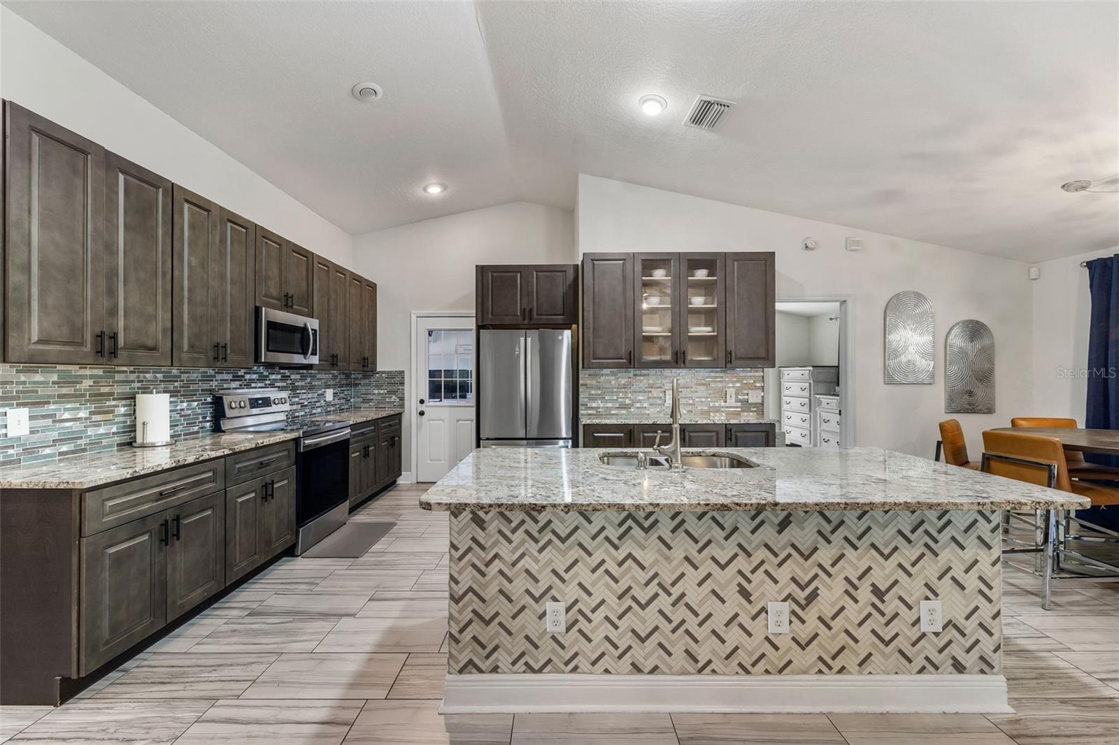 Image 16 of 52 For 12026 Colonial Estates Lane