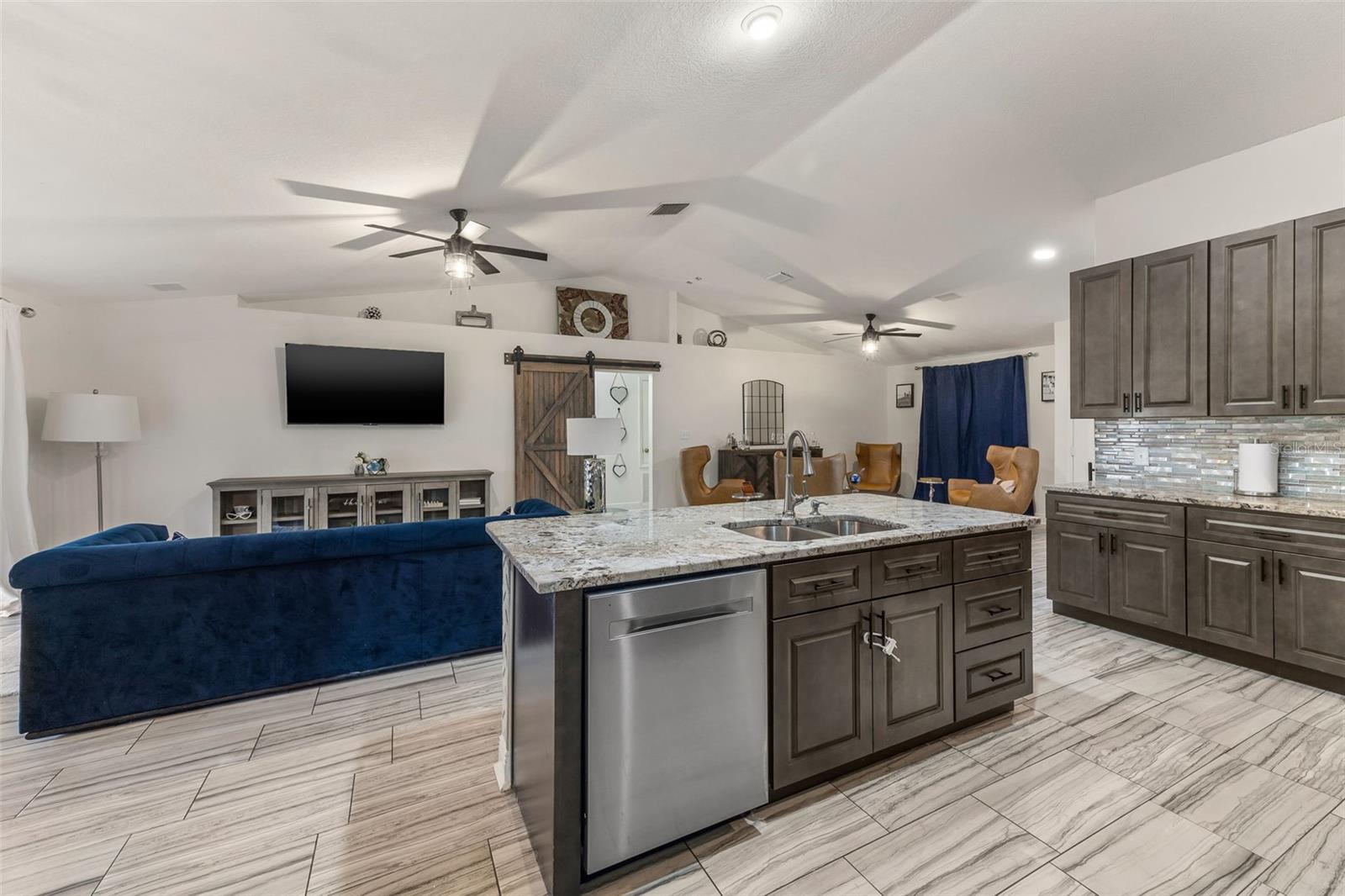 Image 19 of 52 For 12026 Colonial Estates Lane