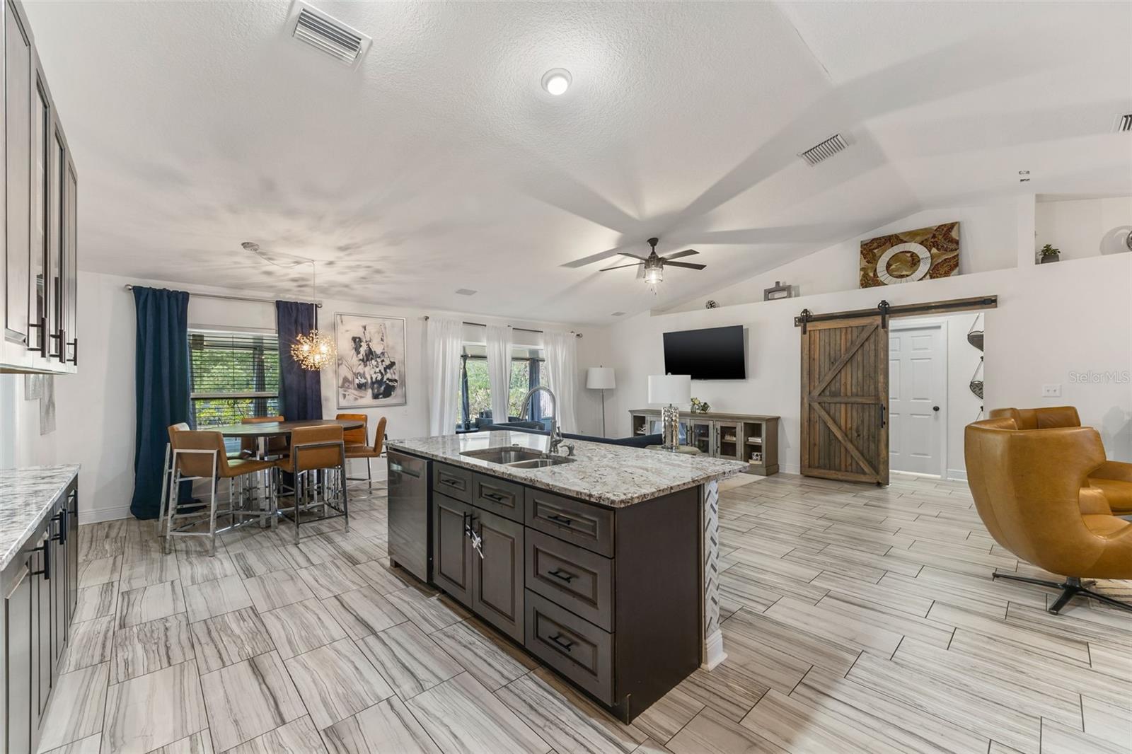 Image 23 of 52 For 12026 Colonial Estates Lane