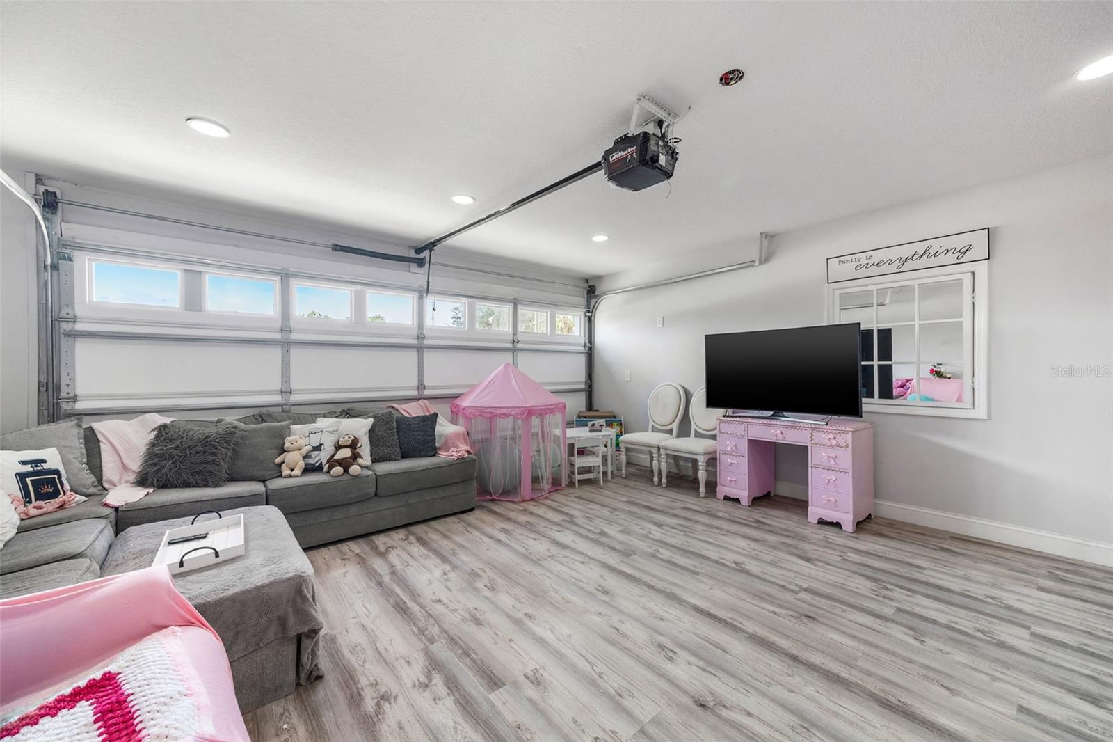 Image 30 of 52 For 12026 Colonial Estates Lane