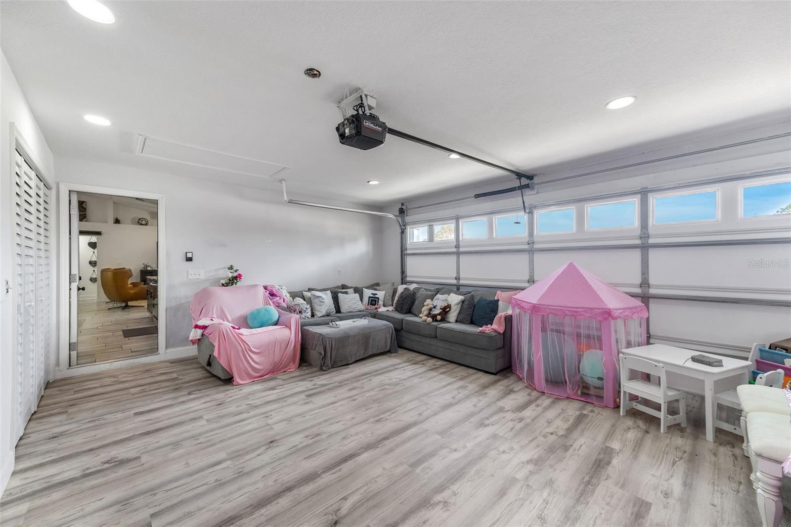 Image 31 of 52 For 12026 Colonial Estates Lane