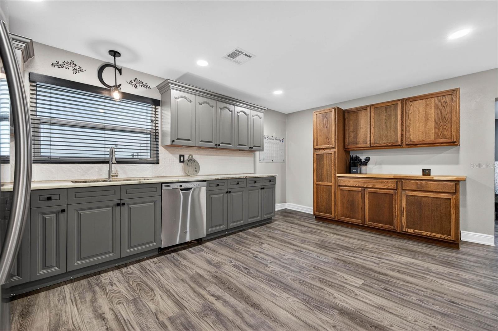 Listing photo id 10 for 2581 Bramblewood Drive W