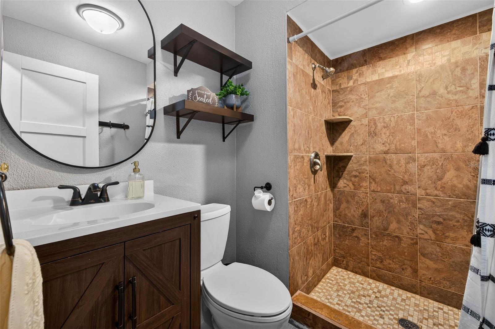 Listing photo id 15 for 2581 Bramblewood Drive W