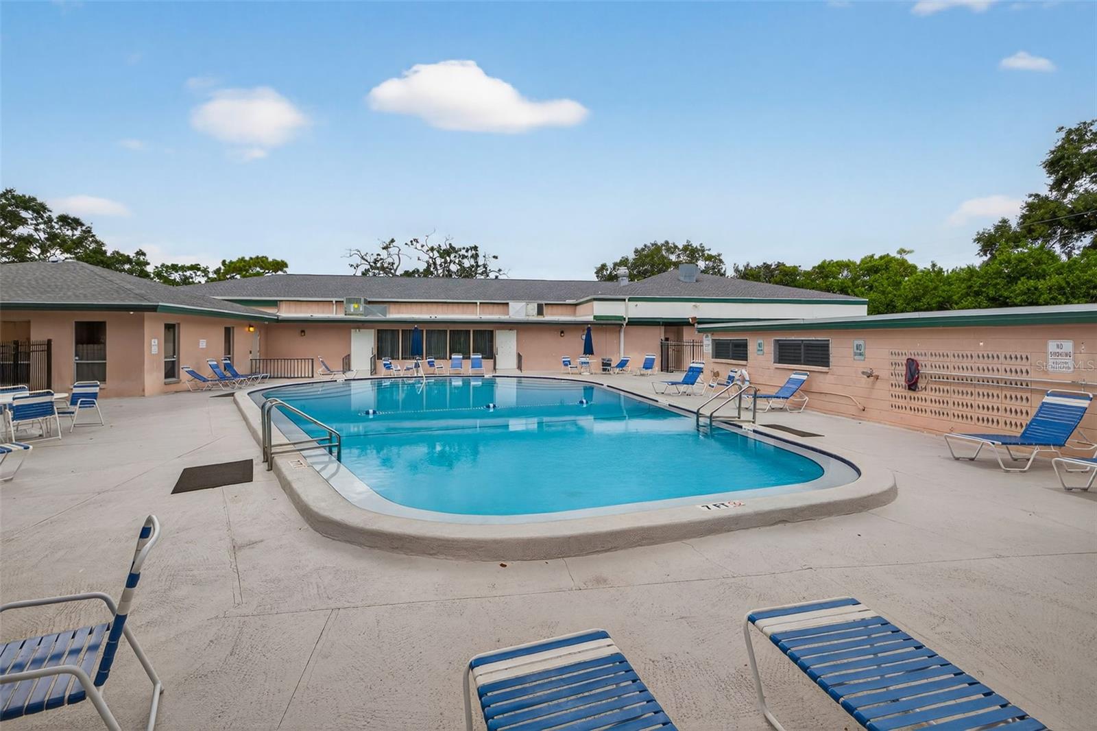 Listing photo id 24 for 2581 Bramblewood Drive W