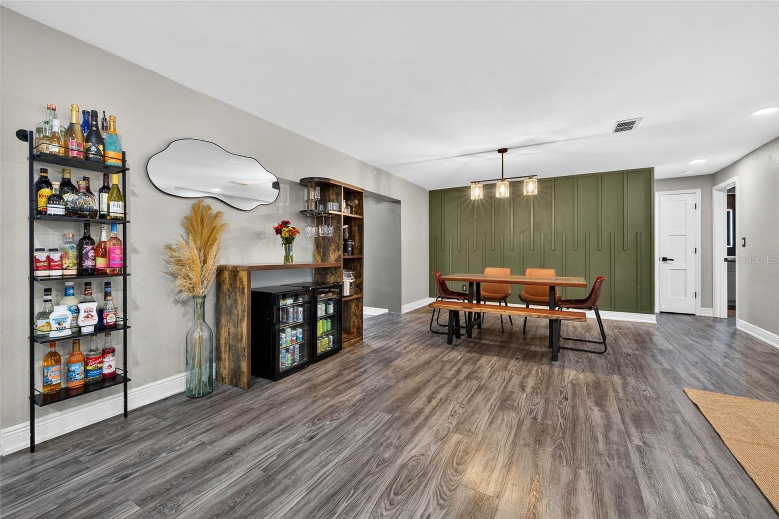 Listing photo id 1 for 2581 Bramblewood Drive W