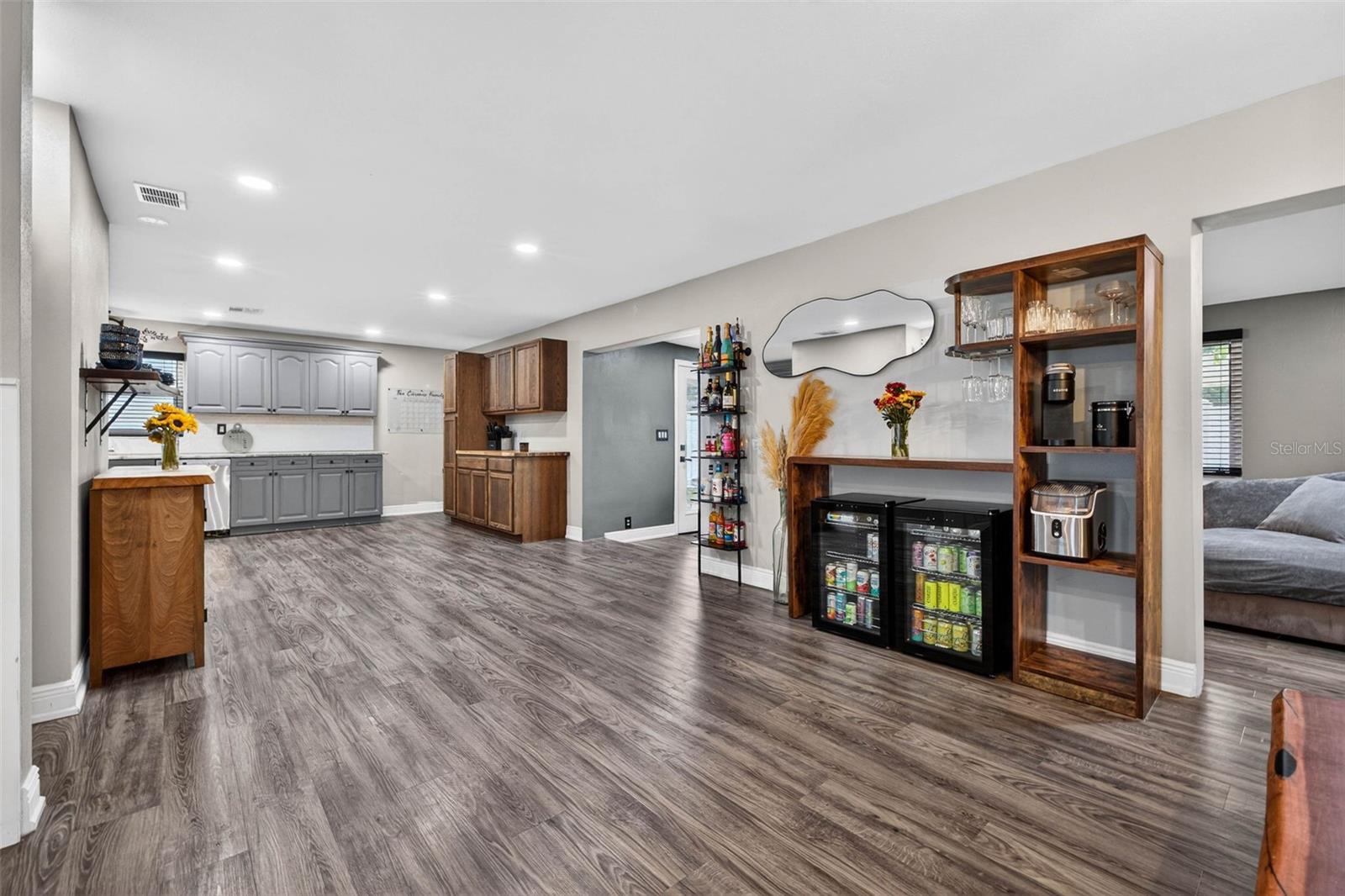 Listing photo id 3 for 2581 Bramblewood Drive W