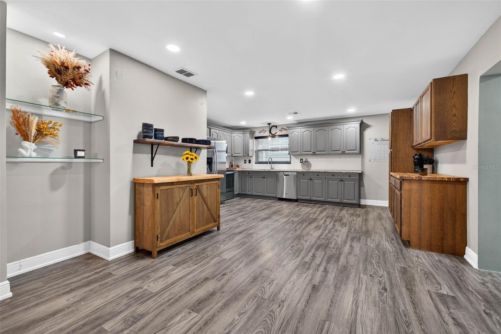 Listing photo id 7 for 2581 Bramblewood Drive W