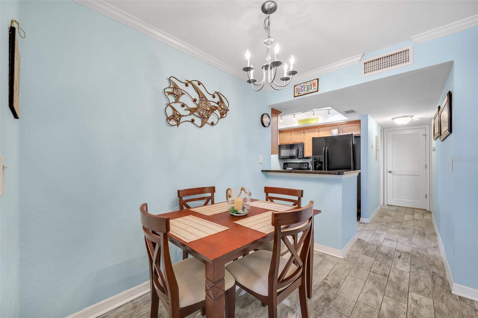 Image 18 of 56 For 708 Lyndhurst  104