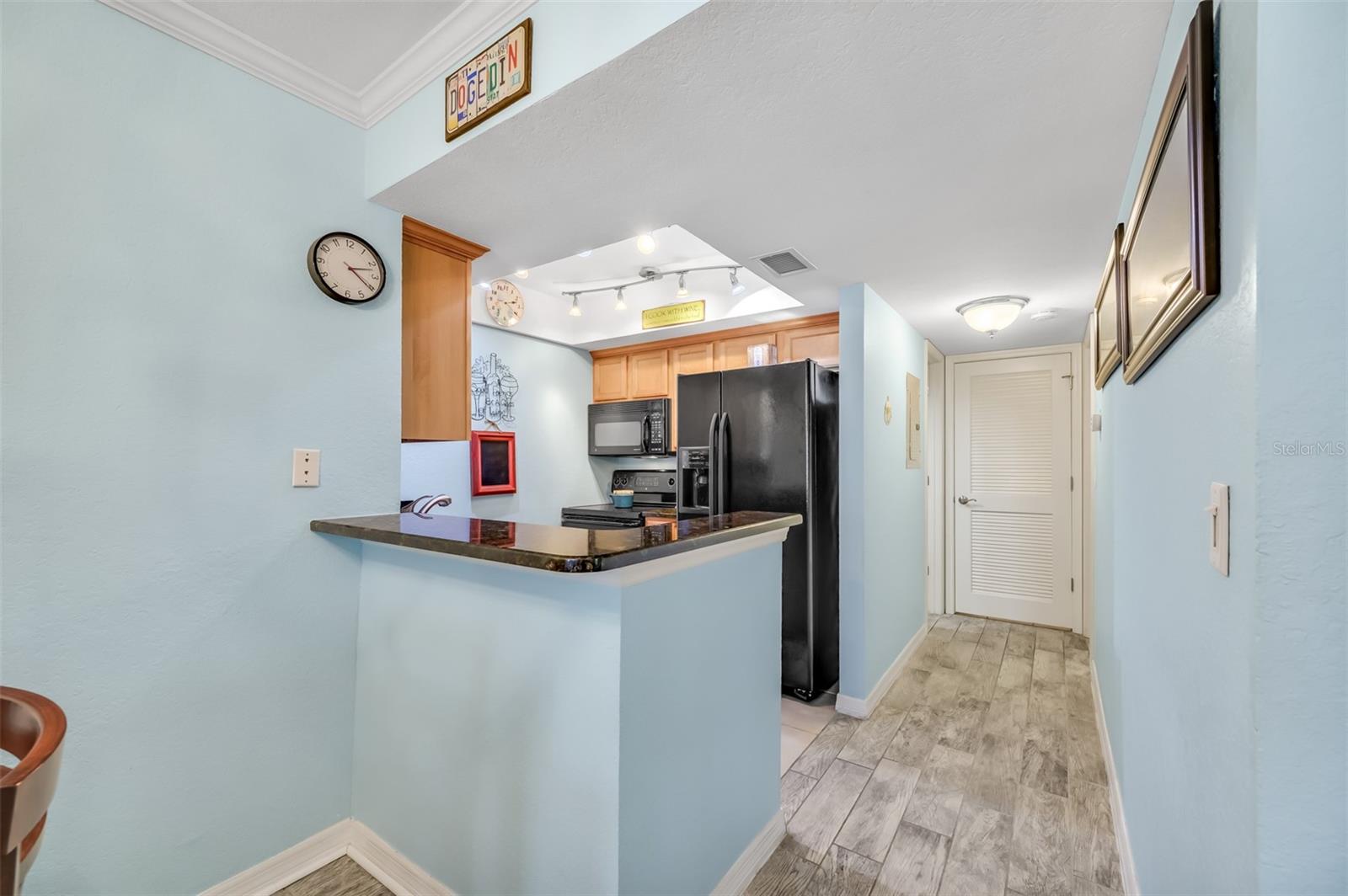 Image 20 of 56 For 708 Lyndhurst  104