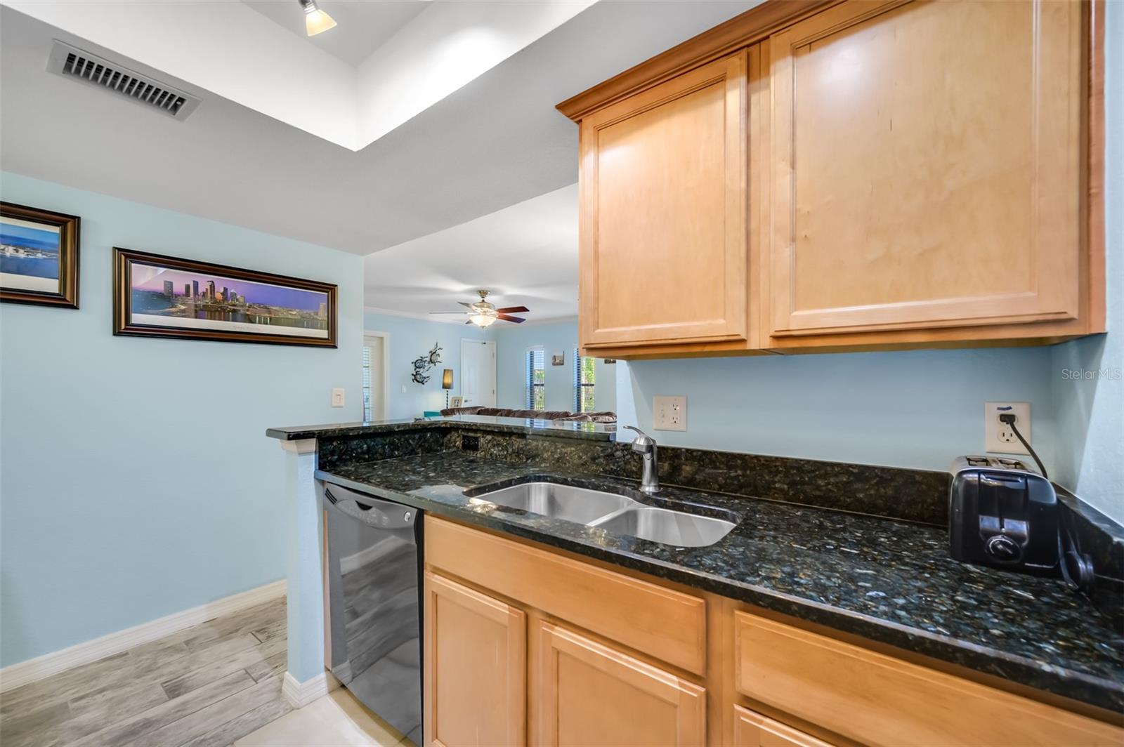 Image 23 of 56 For 708 Lyndhurst  104