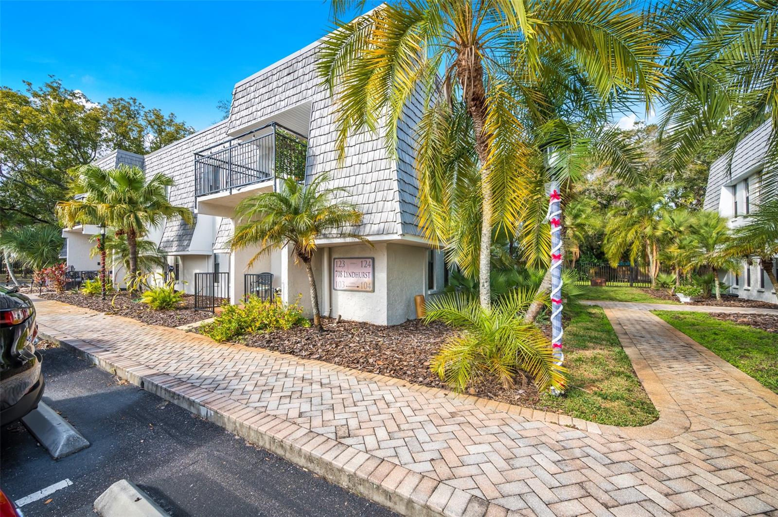 Image 34 of 56 For 708 Lyndhurst  104