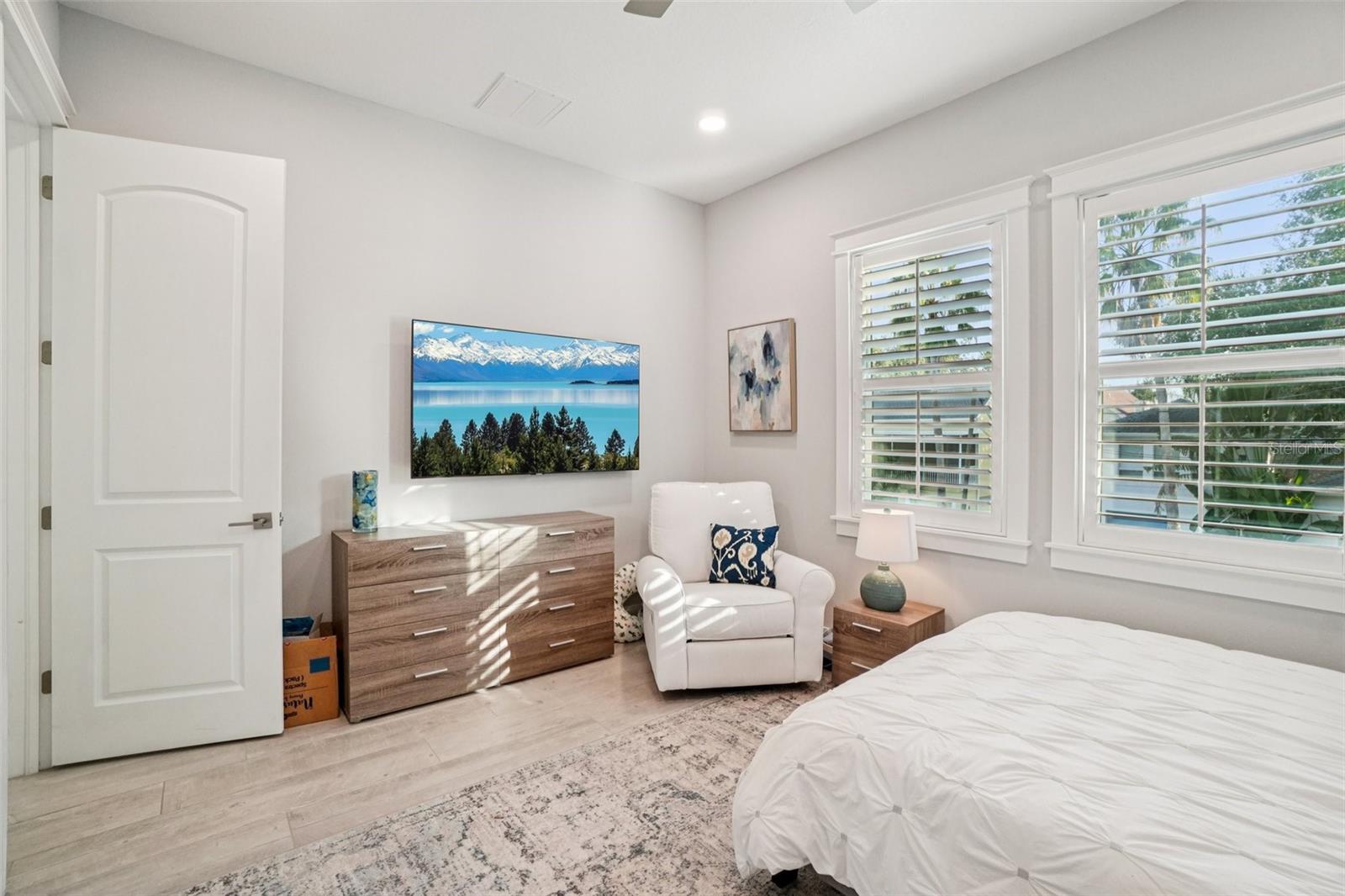 Listing photo id 36 for 3203 Fielder Street