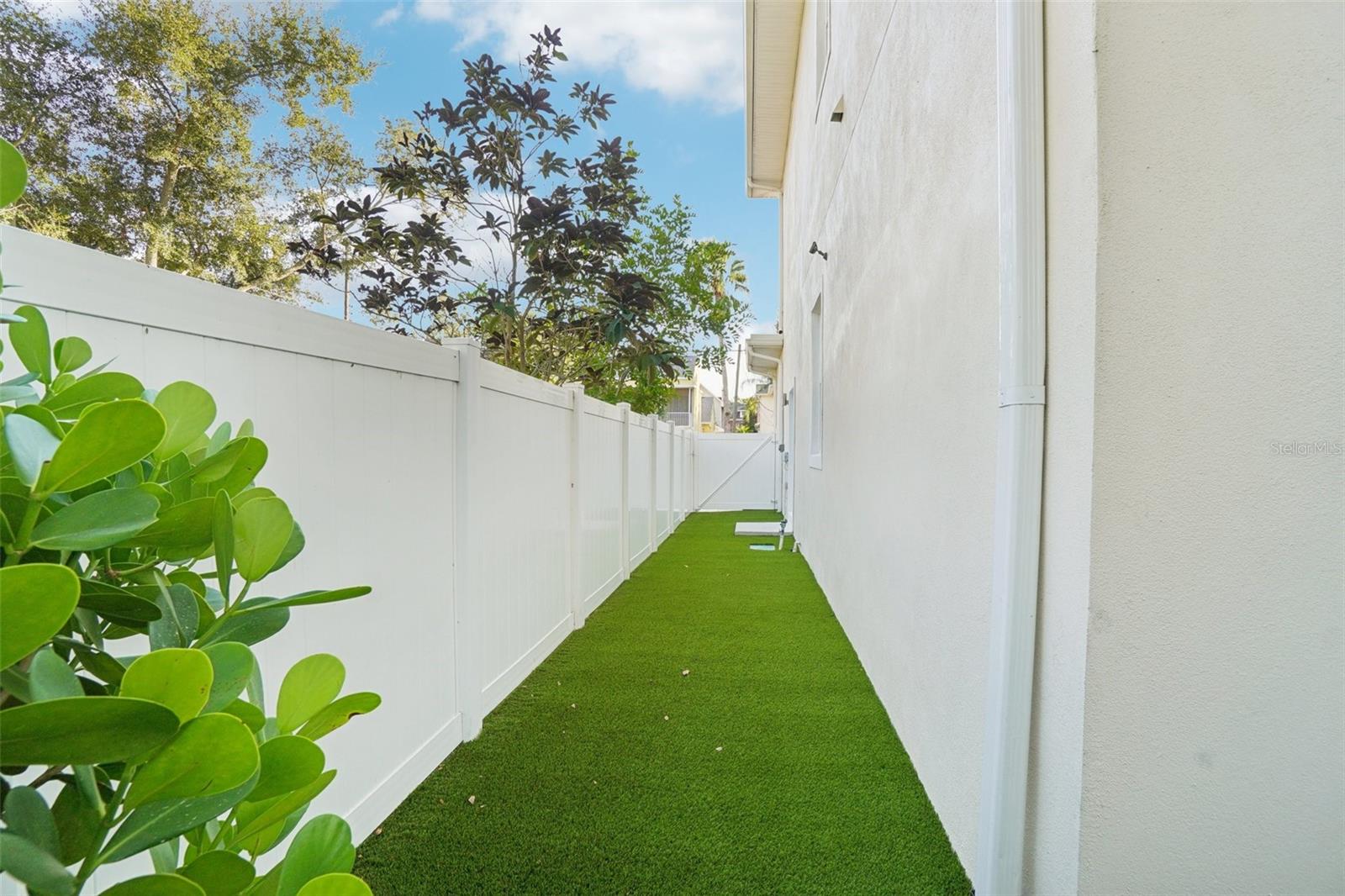 Listing photo id 46 for 3203 Fielder Street