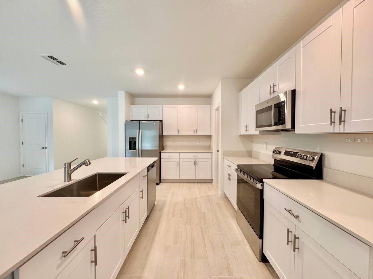 Image 10 of 46 For 17554 Pleasantview Blvd