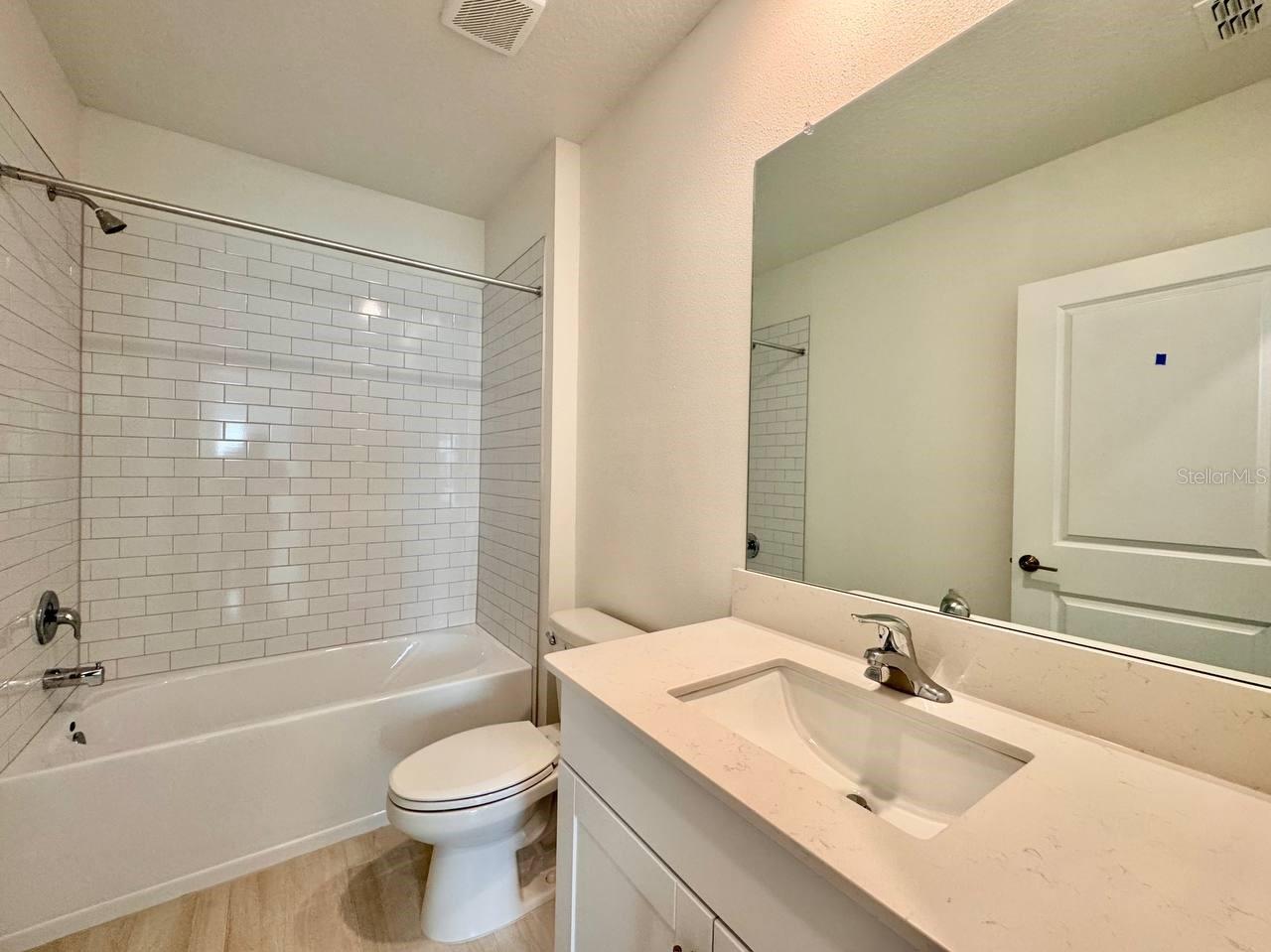 Image 17 of 46 For 17554 Pleasantview Blvd