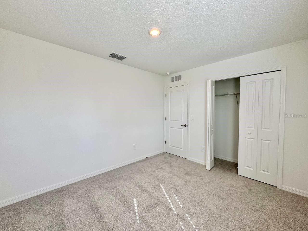 Image 21 of 46 For 17554 Pleasantview Blvd