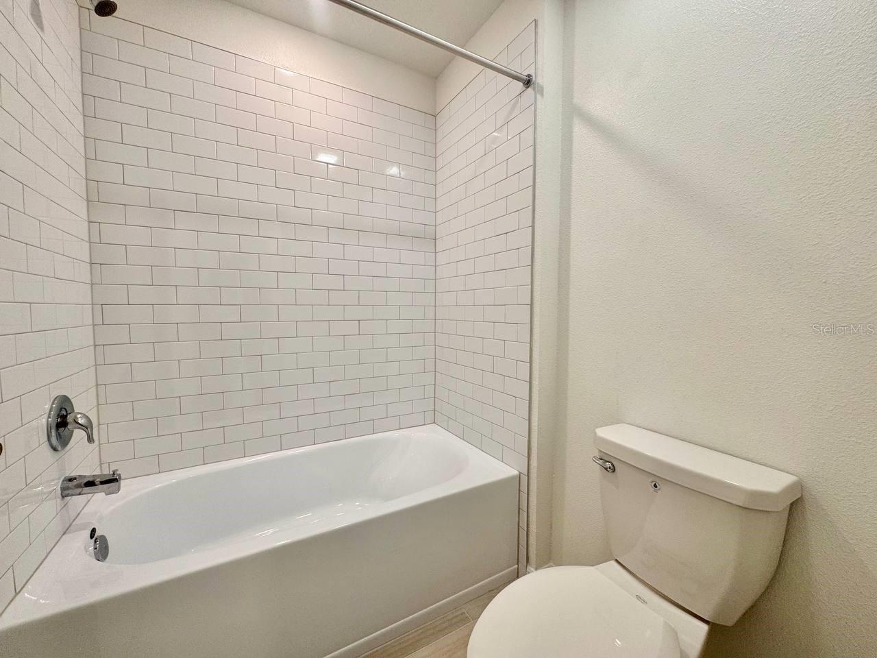 Image 24 of 46 For 17554 Pleasantview Blvd