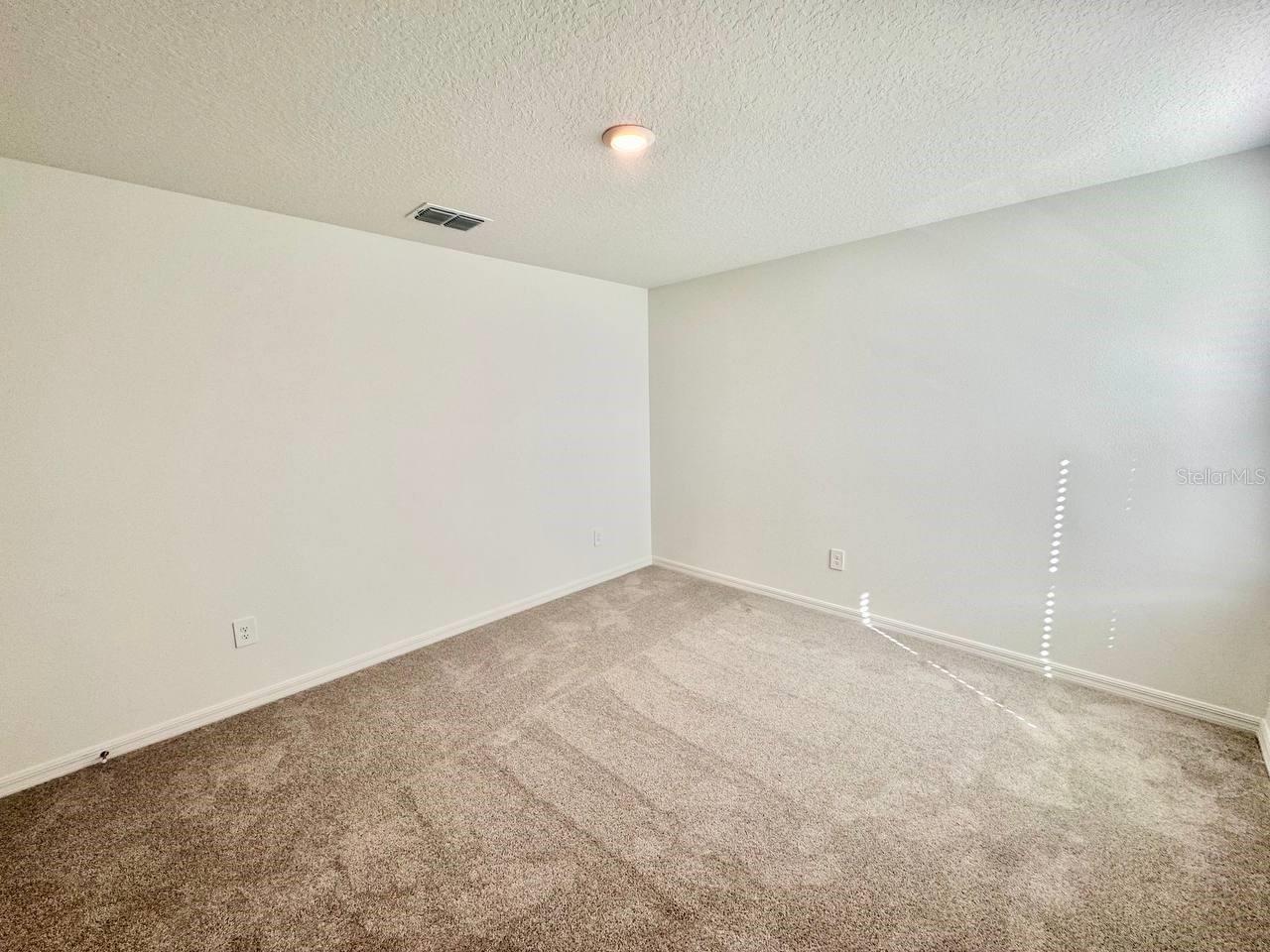 Image 27 of 46 For 17554 Pleasantview Blvd