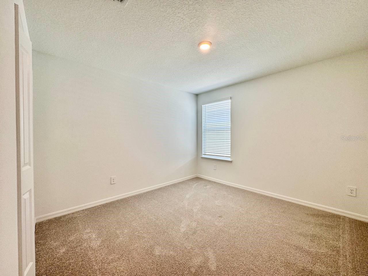 Image 31 of 46 For 17554 Pleasantview Blvd