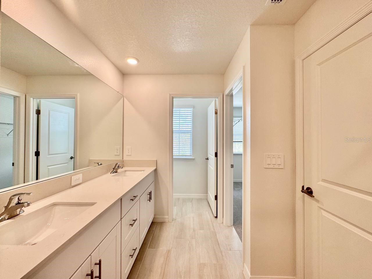 Image 39 of 46 For 17554 Pleasantview Blvd