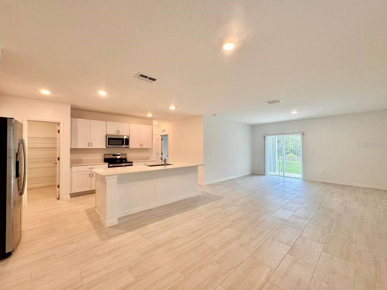 Image 5 of 46 For 17554 Pleasantview Blvd