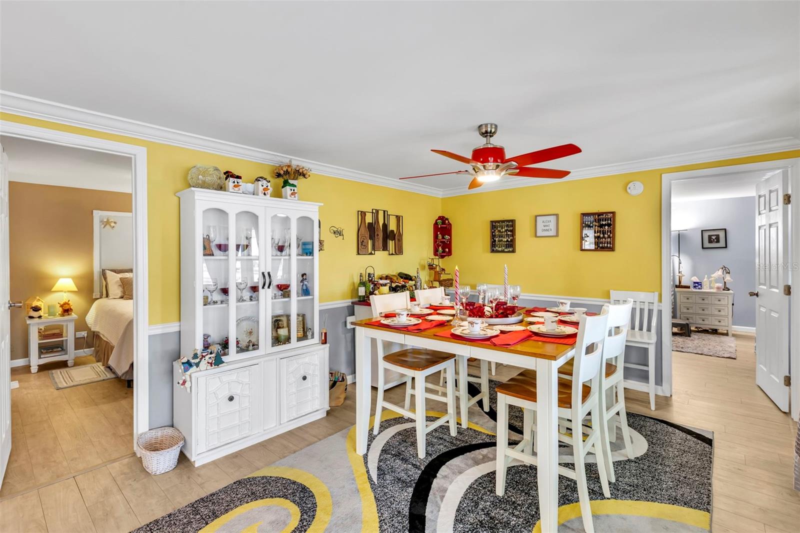 Image 10 of 100 For 400 Vivar  