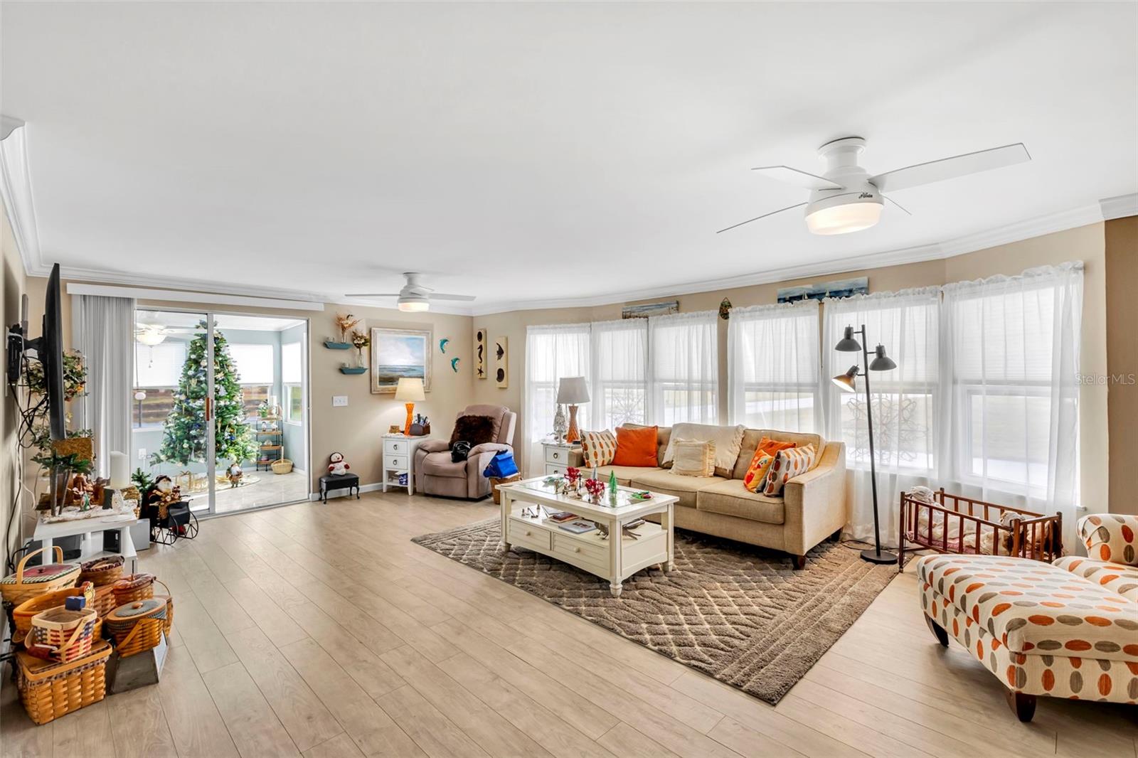 Image 13 of 100 For 400 Vivar  