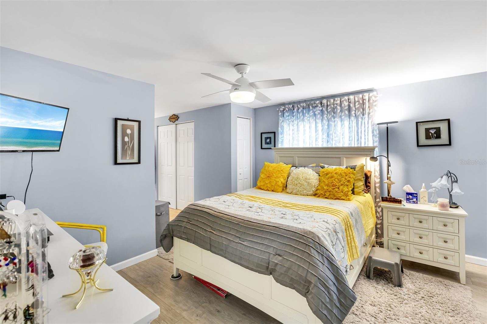 Image 16 of 100 For 400 Vivar  