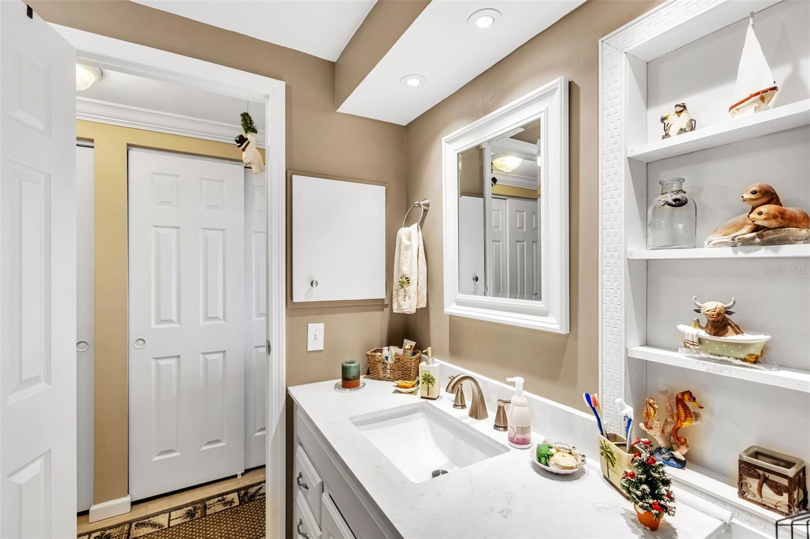 Image 24 of 100 For 400 Vivar  