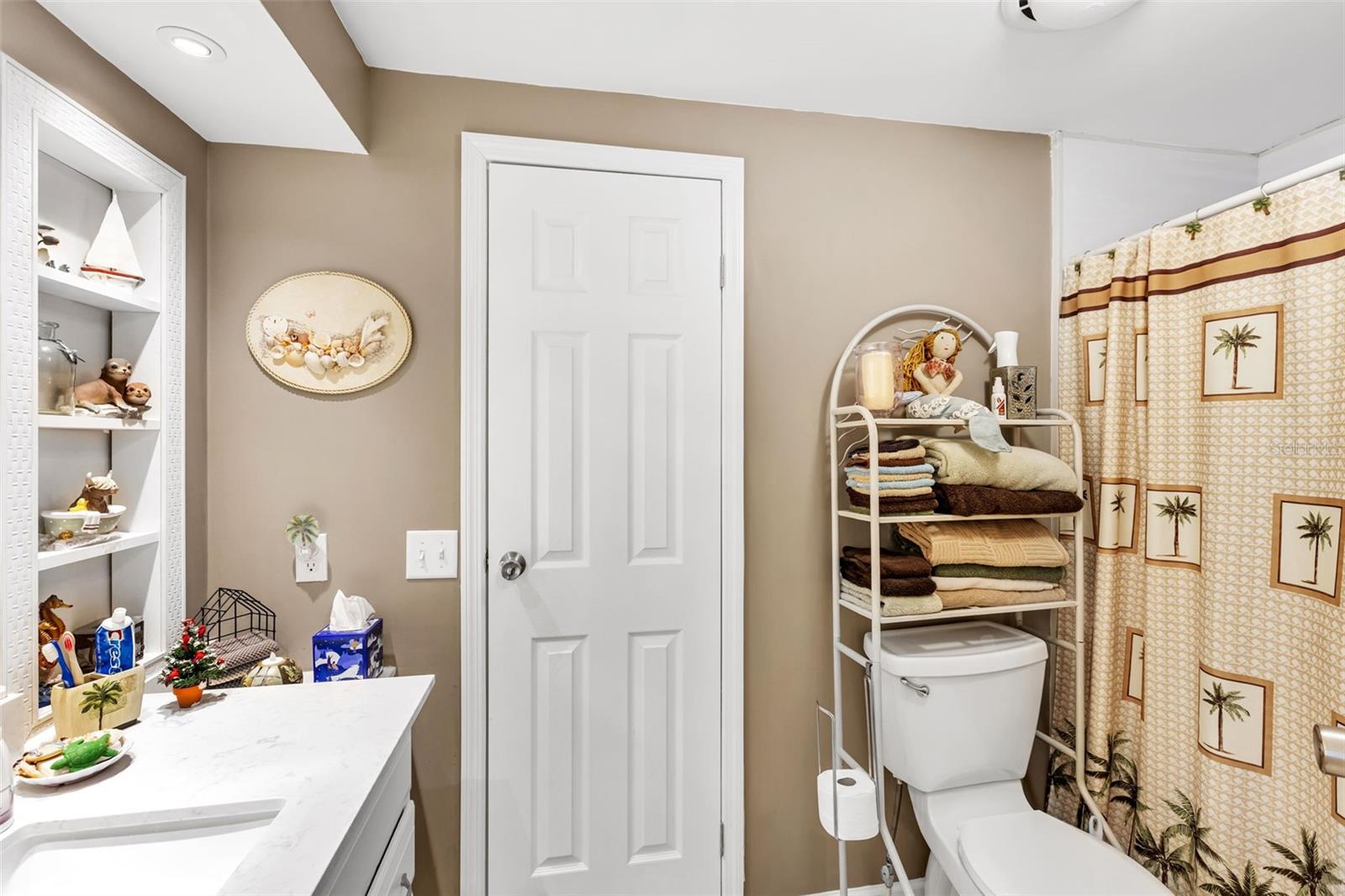 Image 25 of 100 For 400 Vivar  