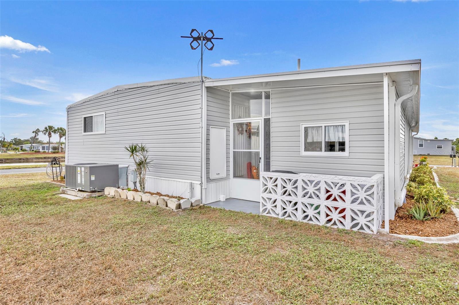 Image 30 of 100 For 400 Vivar  