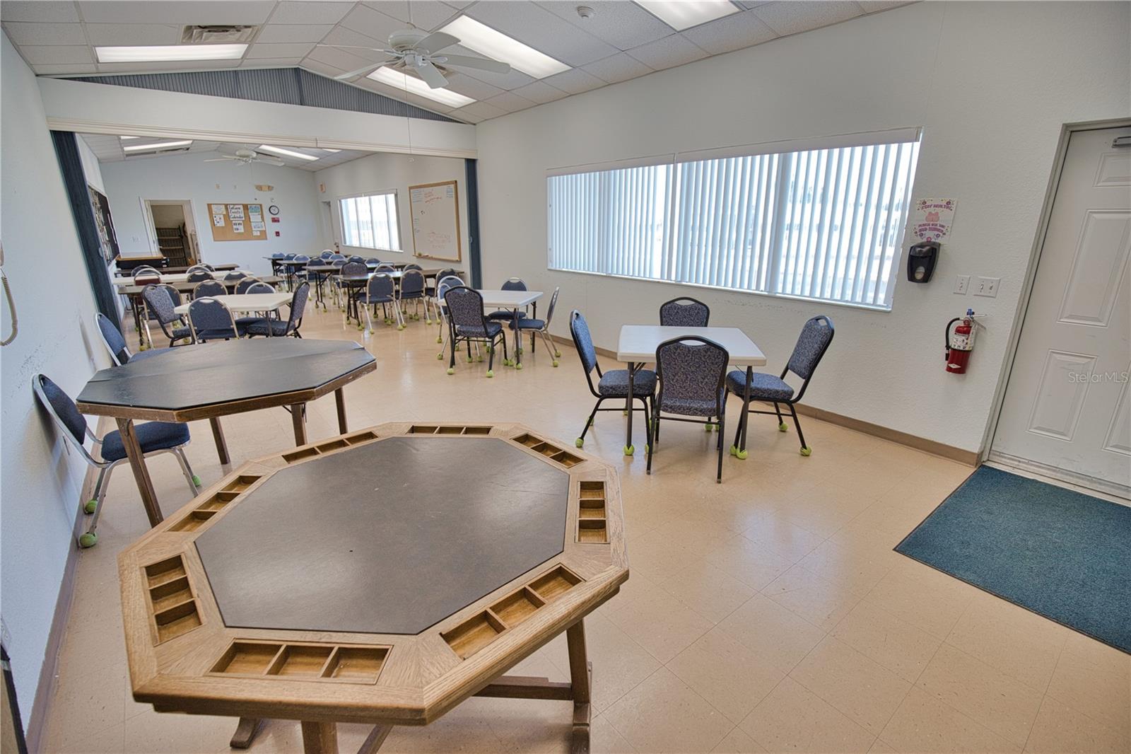 Image 44 of 100 For 400 Vivar  