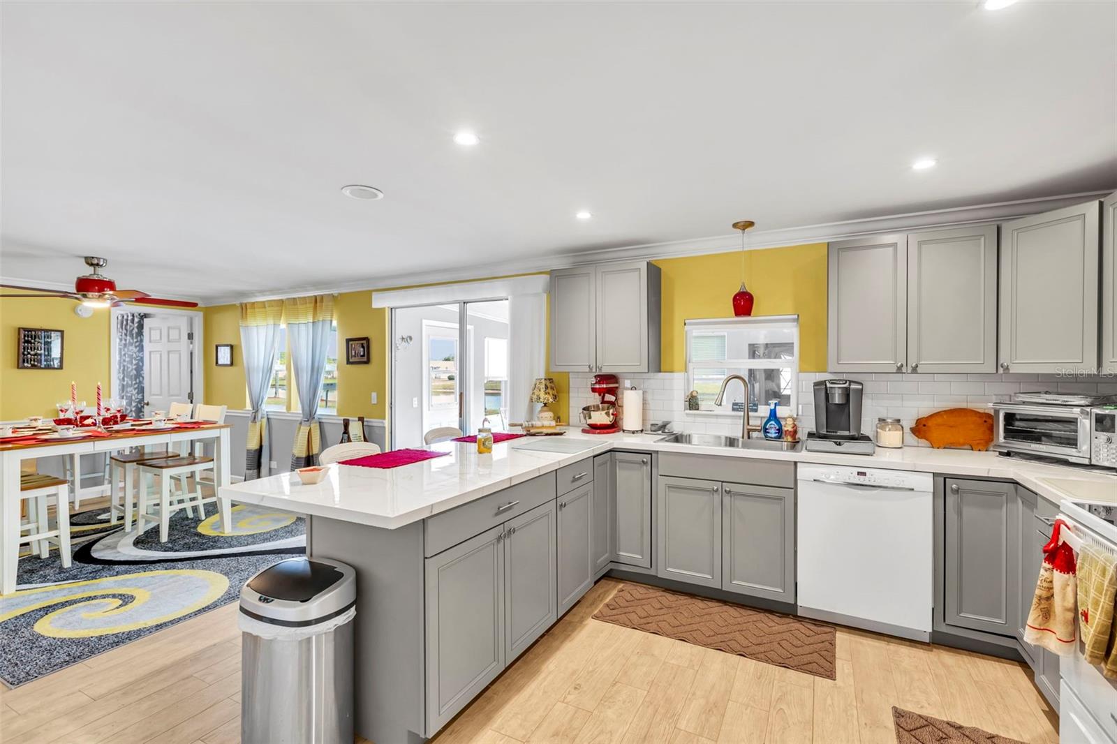 Image 7 of 100 For 400 Vivar  