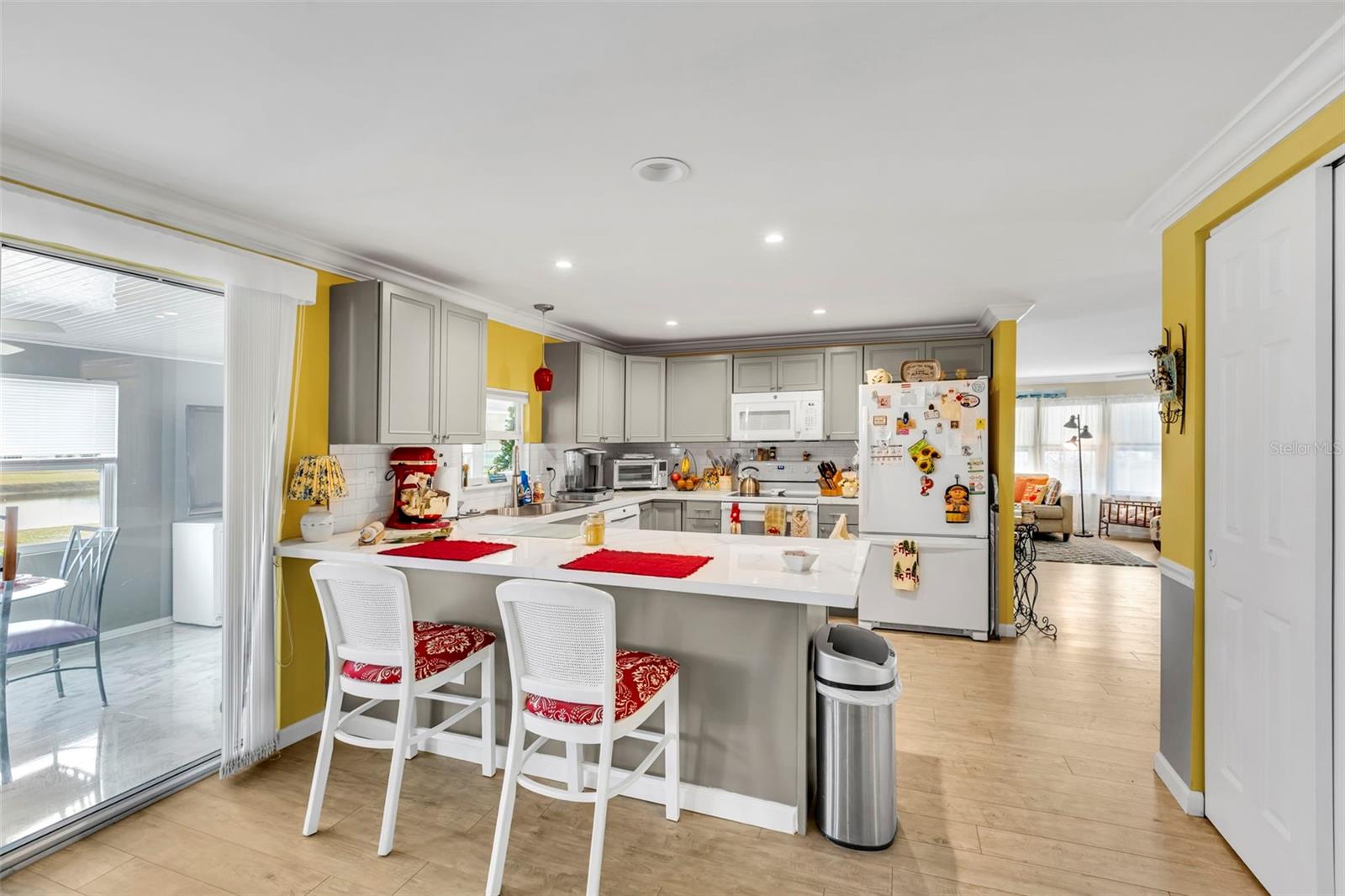 Image 8 of 100 For 400 Vivar  