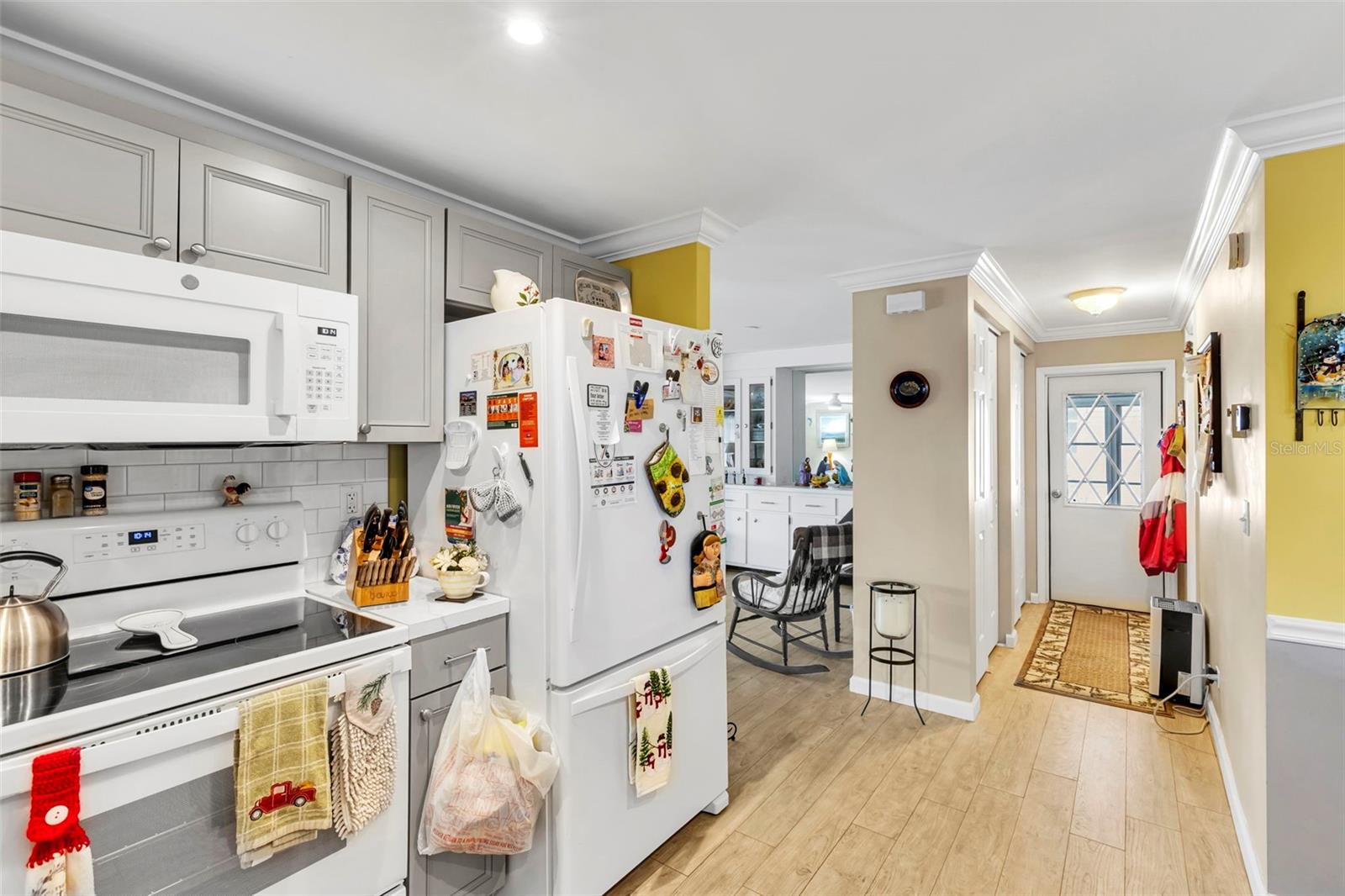 Image 9 of 100 For 400 Vivar  